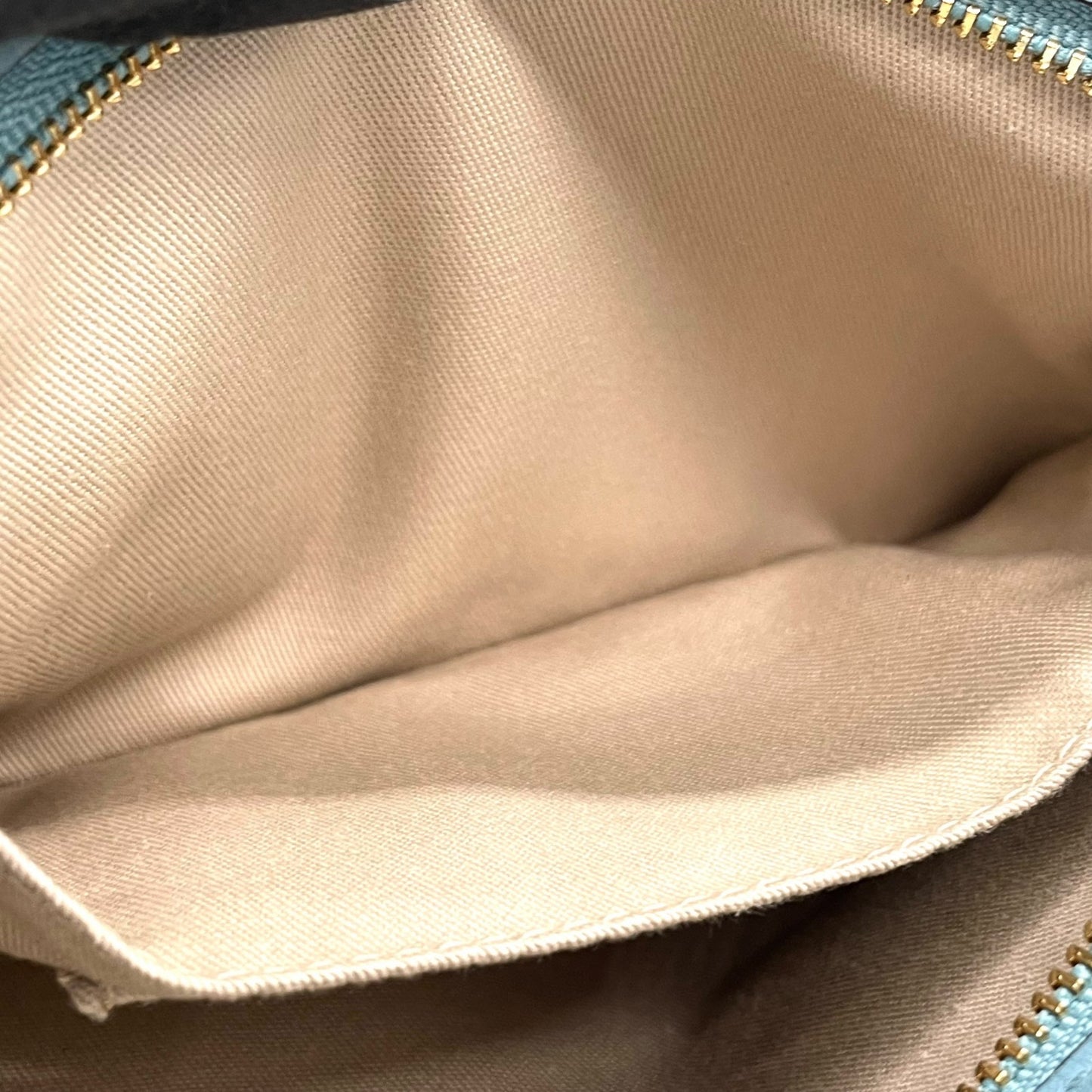 美品 コーチ COACH ポーチ レザー スカイブルー タッセル付き ロゴ 上品 コンパクト 本革 S52