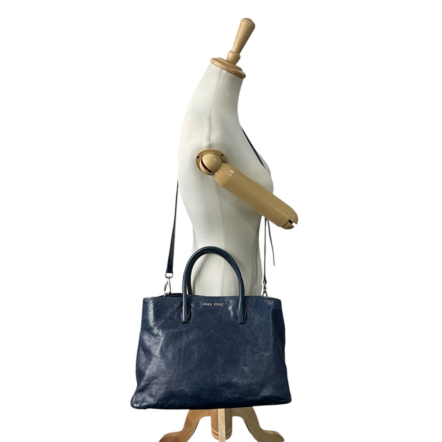 ミュウミュウ miumiu トートバッグ ショルダーバッグ ネイビー 紺 2way レザー 手提げ 斜め掛け可 シルバー金具 ロゴ レディース K10 archive 002 Y2K