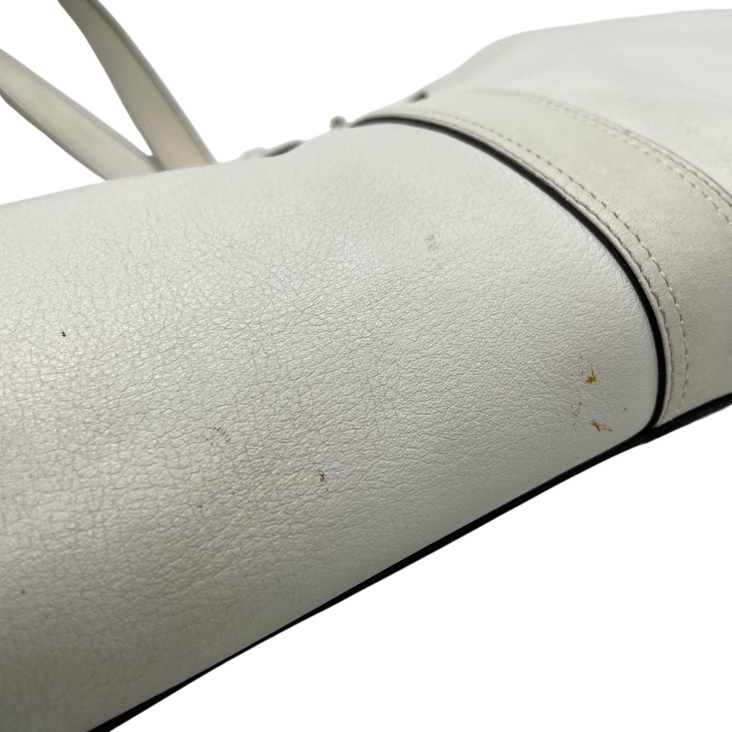 コーチ COACH トートバッグ ホワイト 白 レザー A4収納可 肩掛け可 ロゴチャーム シルバー金具 レディース T1