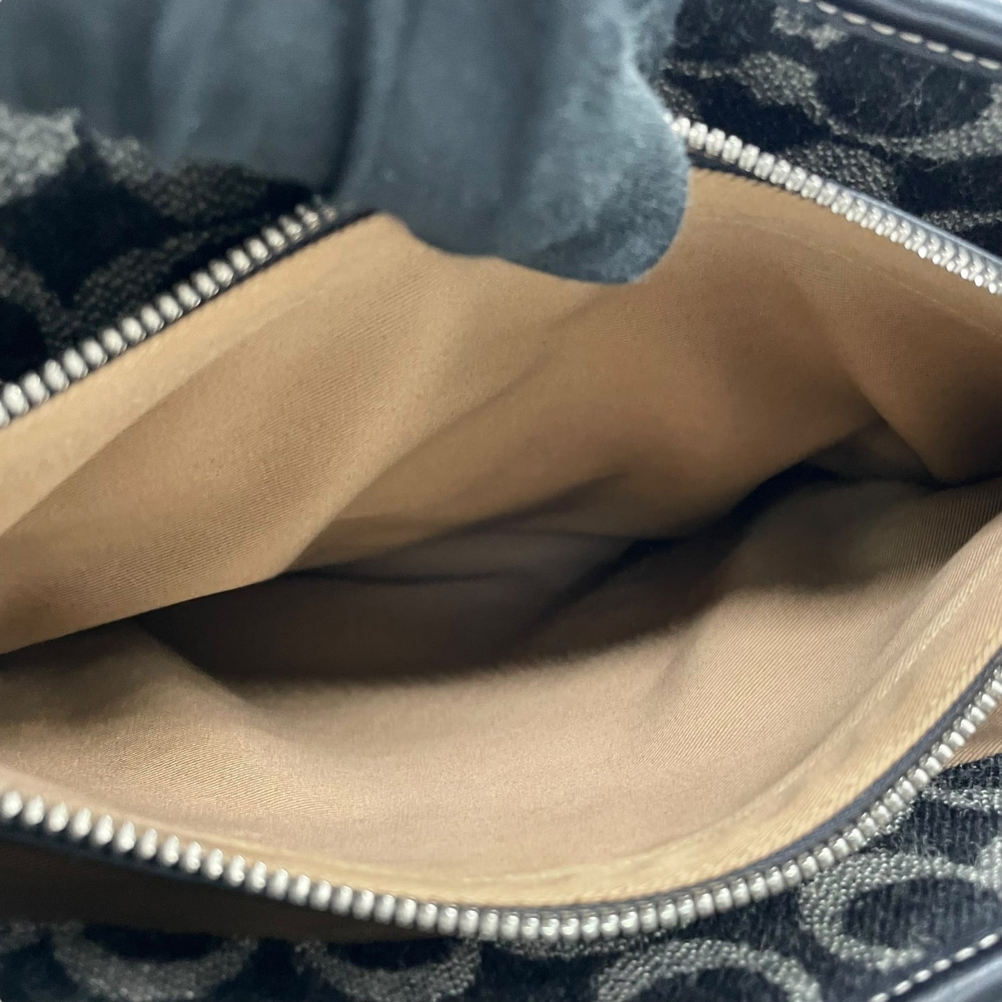 美品 COACH コーチ シグネチャー トートバッグ ハンドバッグ 黒 ブラック グレー ウール レザー シルバー金具 ロゴ ファスナー開閉 レディース S11