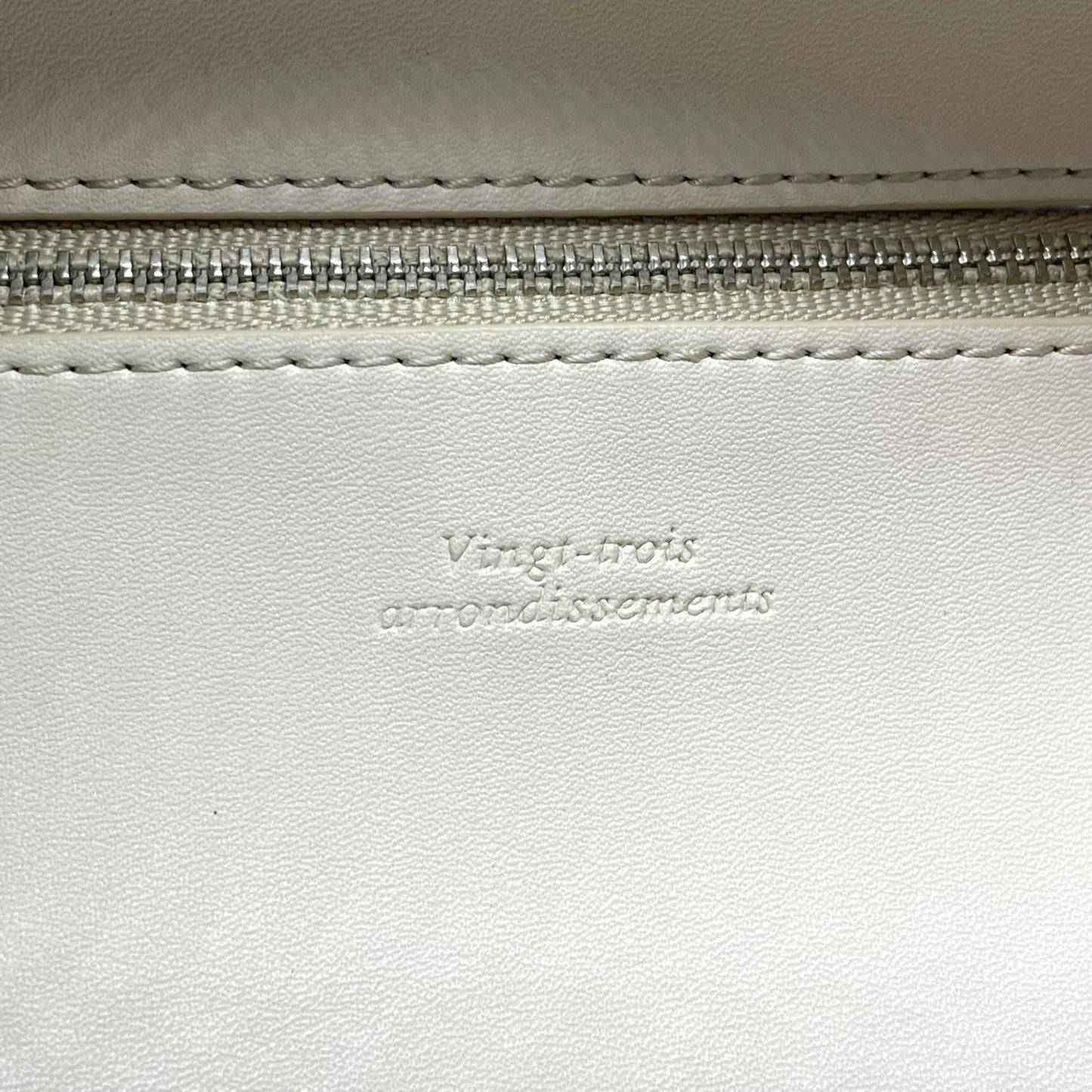 美品 23区 トートバッグ ピンクベージュ レザー シルバー金具 肩掛け可 A4収納可 Vingt-trois arrondissements レディース Q