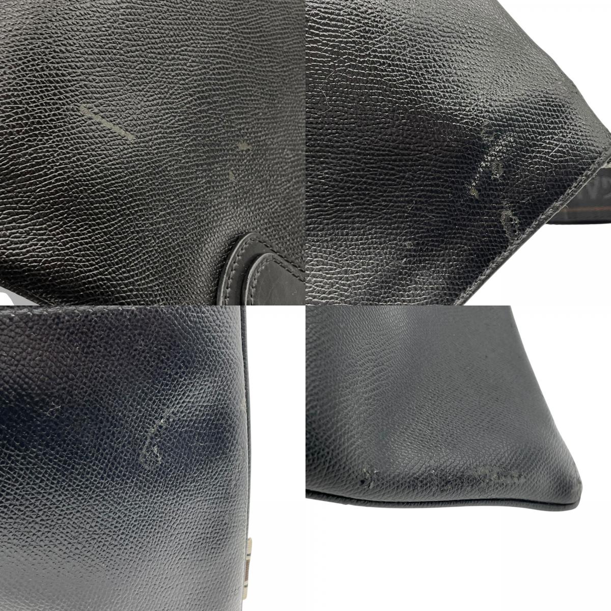 フェラガモ Salvatore Ferragamo ショルダーバッグ サコッシュ 黒 ブラック レザー シルバー金具 ロゴストラップ 斜め掛け可 メンズ K6