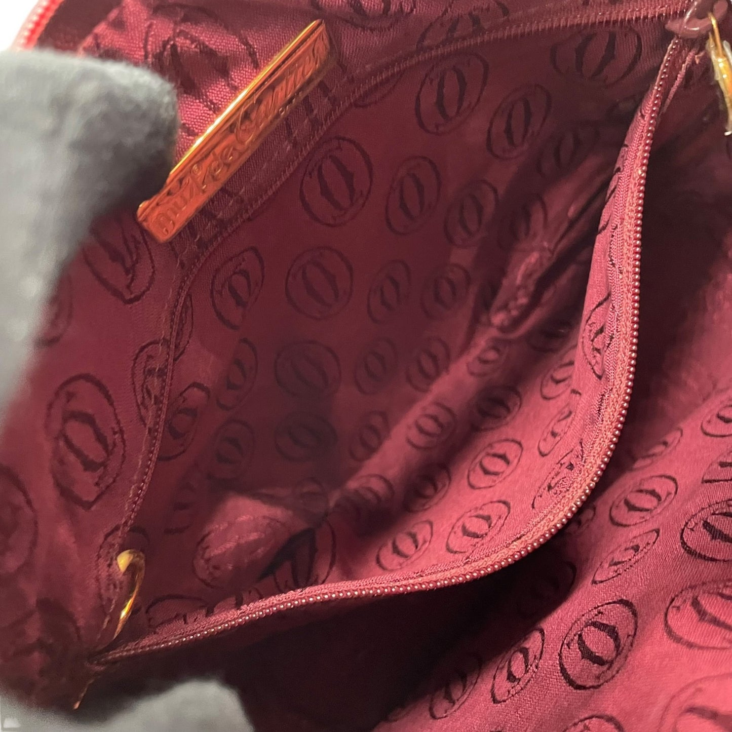 美品 カルティエ Cartier マストライン ショルダーバッグ ワンショルダー 赤 ボルドー ワインレッド レザー ゴールド金具 トリニティ 2Cモチーフ 肩掛け可 斜め掛け可 レディース B4