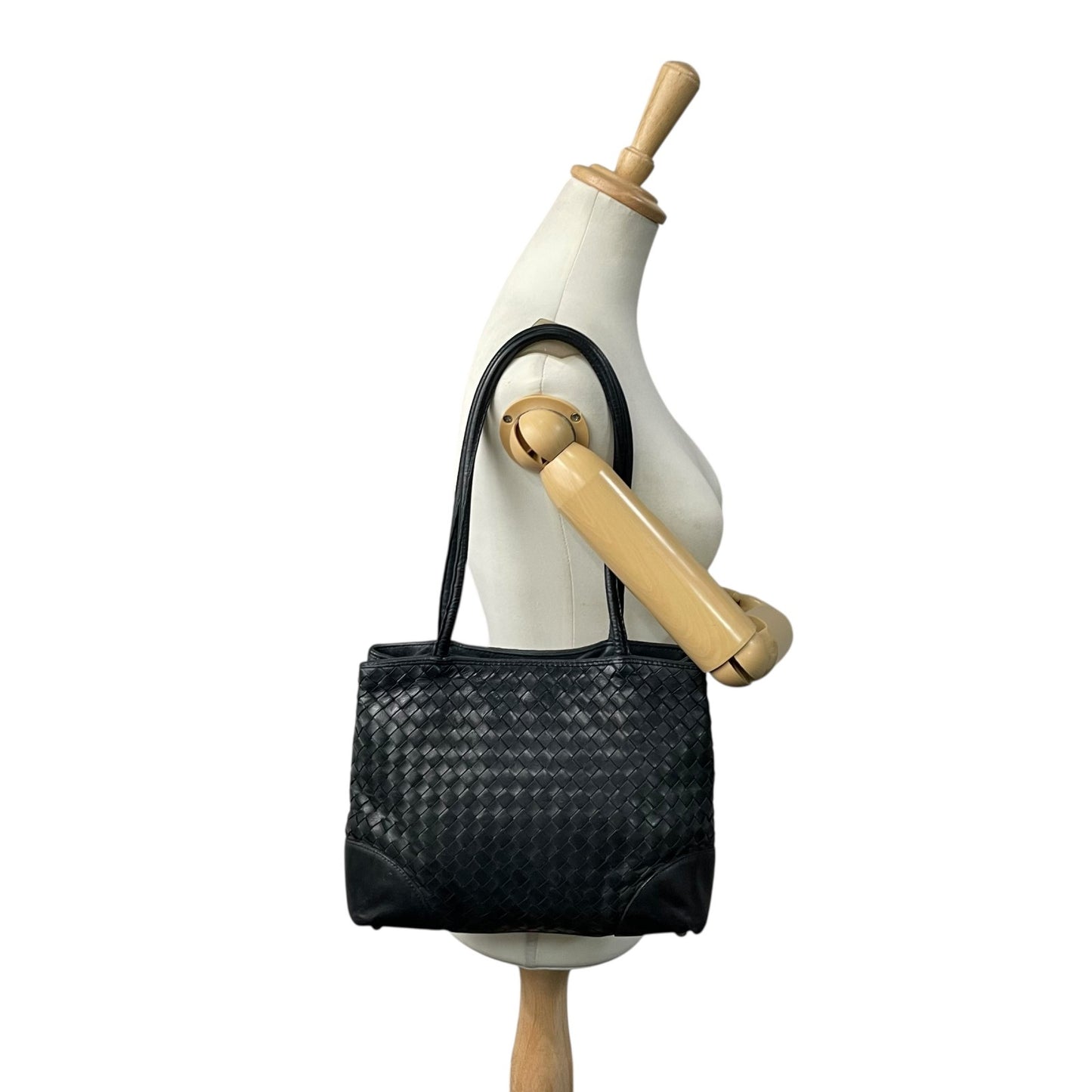 BOTTEGA VENETA ボッテガヴェネタ イントレチャート ハンドバッグ ワンショルダー ネイビー レザー ゴールド金具 肩掛け可 編み込み レディース K11