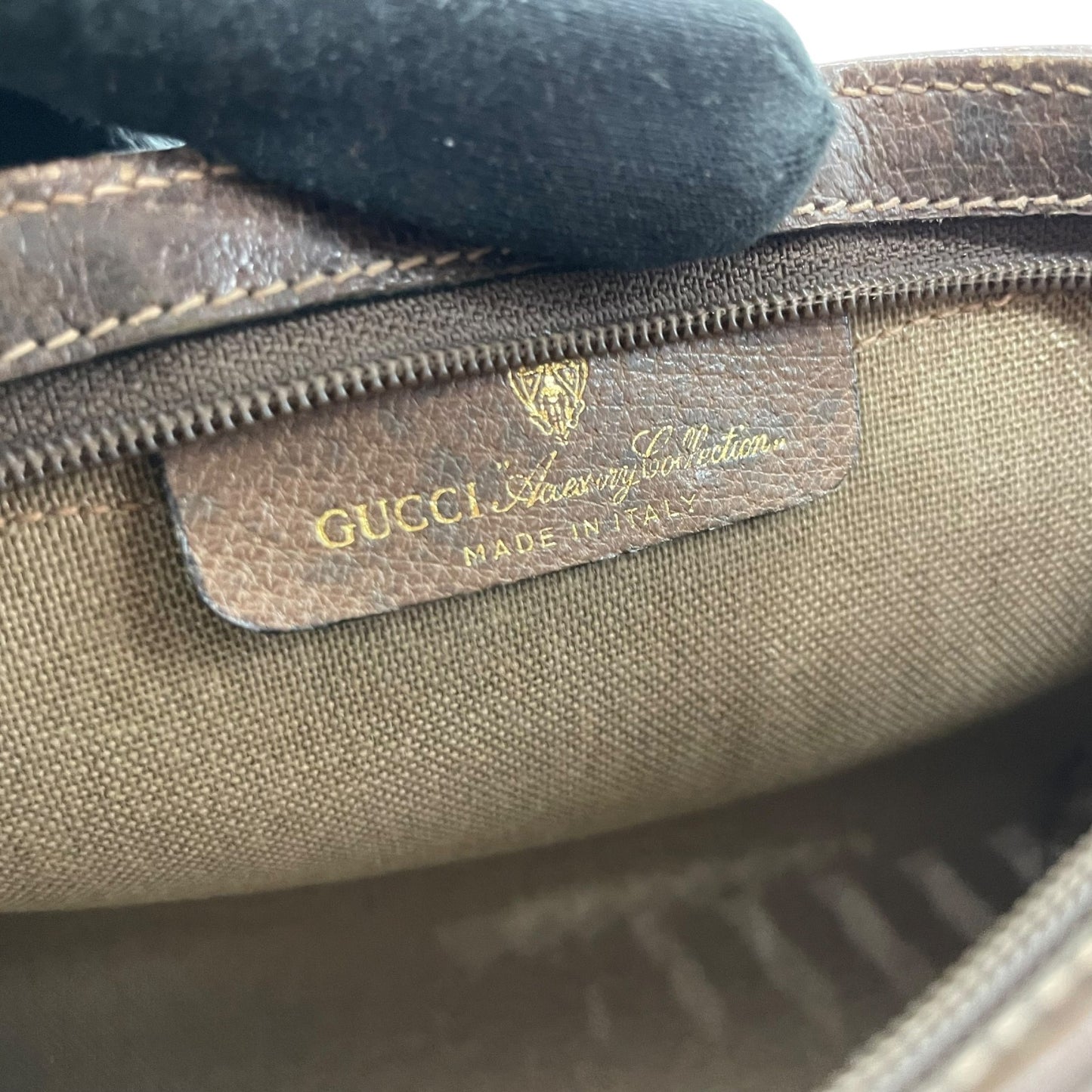 GUCCI グッチ GGスプリーム PVC レザー ポーチ グレー ベージュ ブラウン ゴールド金具 64・01 クラシックデザイン メンズ C