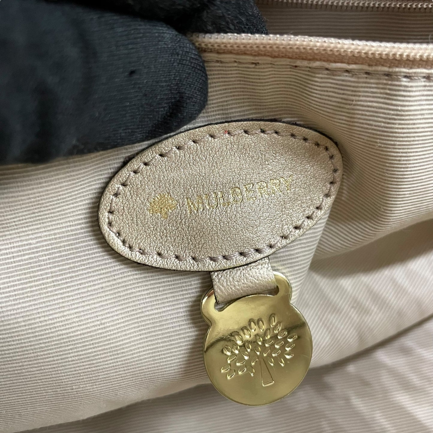 美品 マルベリー mulberry ベイズウォーター ハンドバッグ レザー 本革 ゴールドカラー ベージュ ゴールド金具 レディース フラップ ターンロック クラシック 通勤 通学 K12