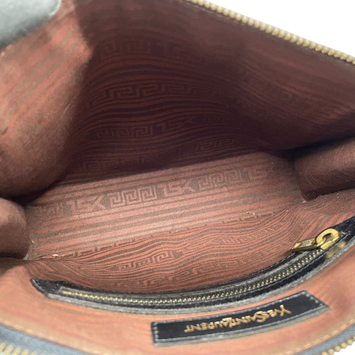 YVES SAINT LAURENT イヴサンローラン クラッチバッグ 黒 ブラック レザー ゴールド金具 ロゴ型押し ファスナー開閉 セカンドバッグ メンズ ヴィンテージ S97