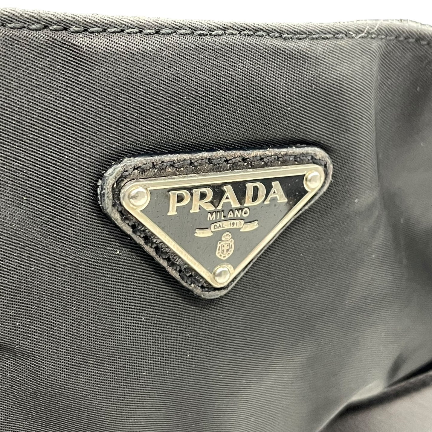 PRADA プラダ ショルダーバッグ ナイロン レザー 黒 ブラック NERO 三角プレートロゴ トライアングルロゴ シルバー金具 斜め掛け可 メンズ レディース K13