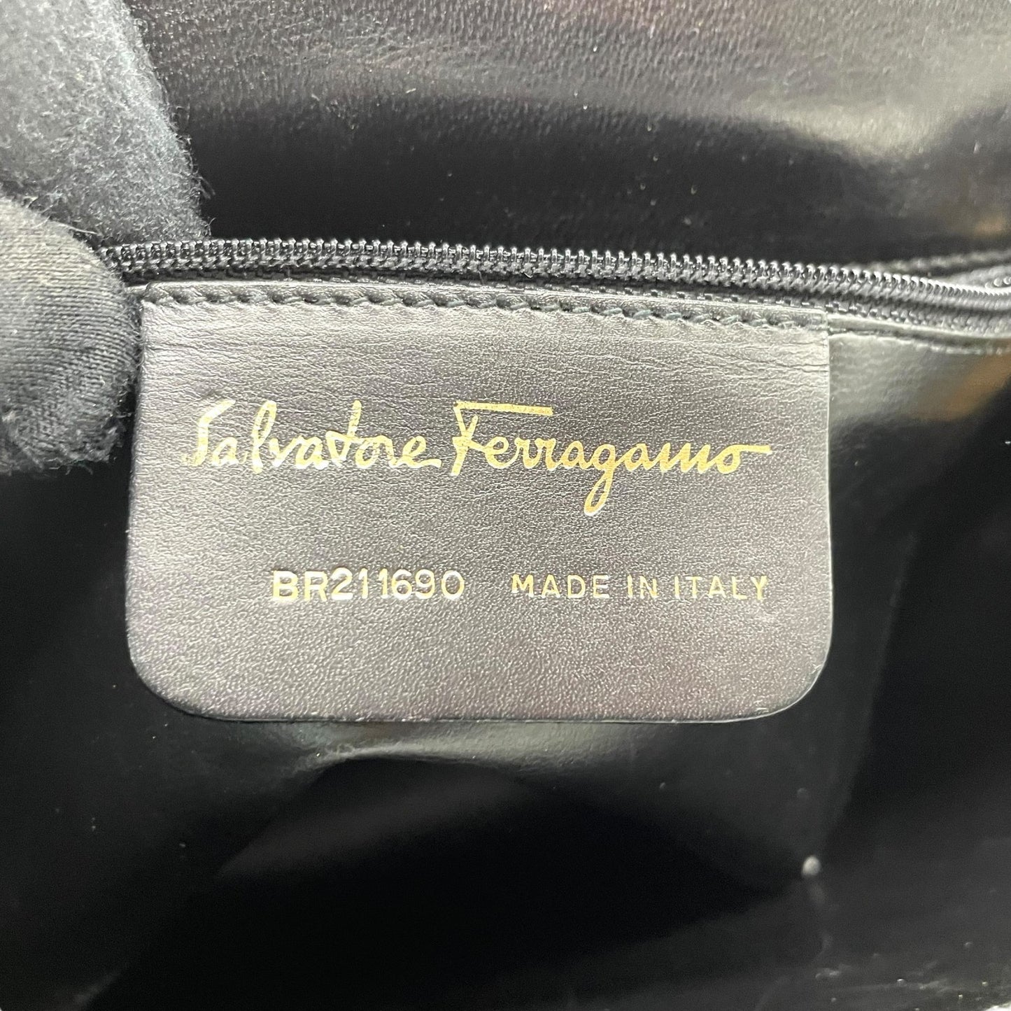 Salvatore Ferragamo フェラガモ ショルダーバッグ ブラック レザー ゴールド金具 斜め掛け可 ヴィンテージ レディース B