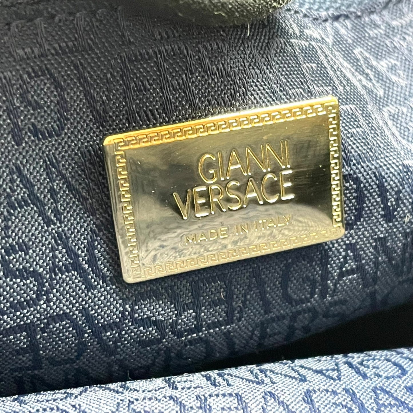美品 GIANNNI VERSACE ジャンニヴェルサーチェ ショルダーバッグ ボストンバッグ メデューサ ブラック 黒 ナイロン×エンボスレザー ゴールド金具 ユニセックス A4