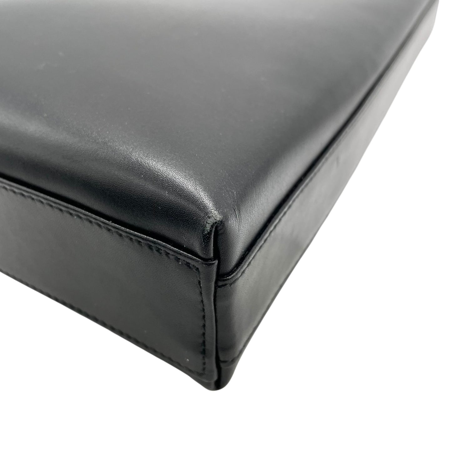 極美品 サルヴァトーレ フェラガモ Salvatore Ferragamo ヴァラ バラ 本革 ブラック 黒 ショルダーバッグ ワンショルダー レザー 上品 シンプルデザイン レディース フォーマル カジュアル A