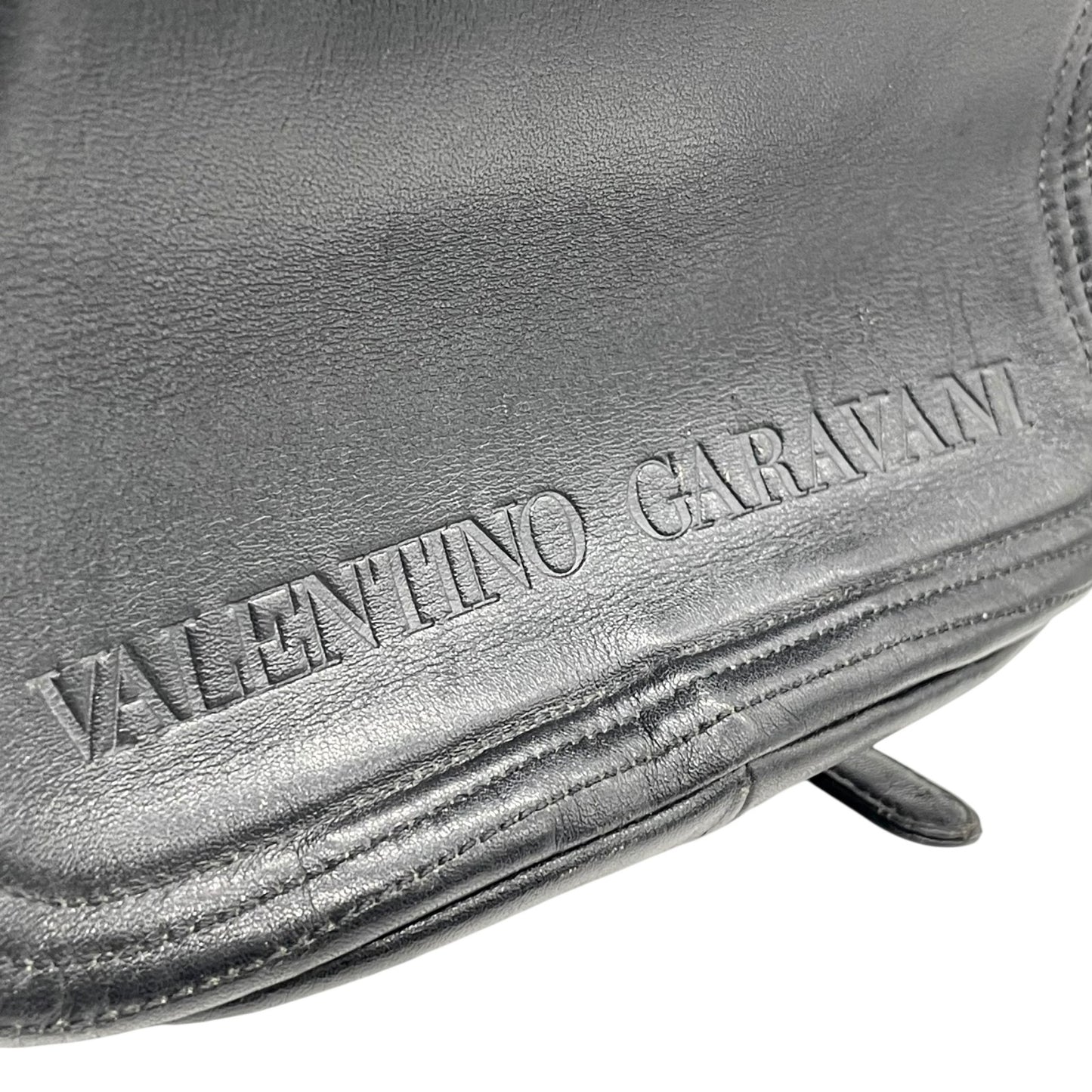 VALENTINO GARAVANI ヴァレンティノ ガラヴァーニ リュックサック バックパック フラップ付き 本革 レザー ブラック ロゴ メンズ レディース K5