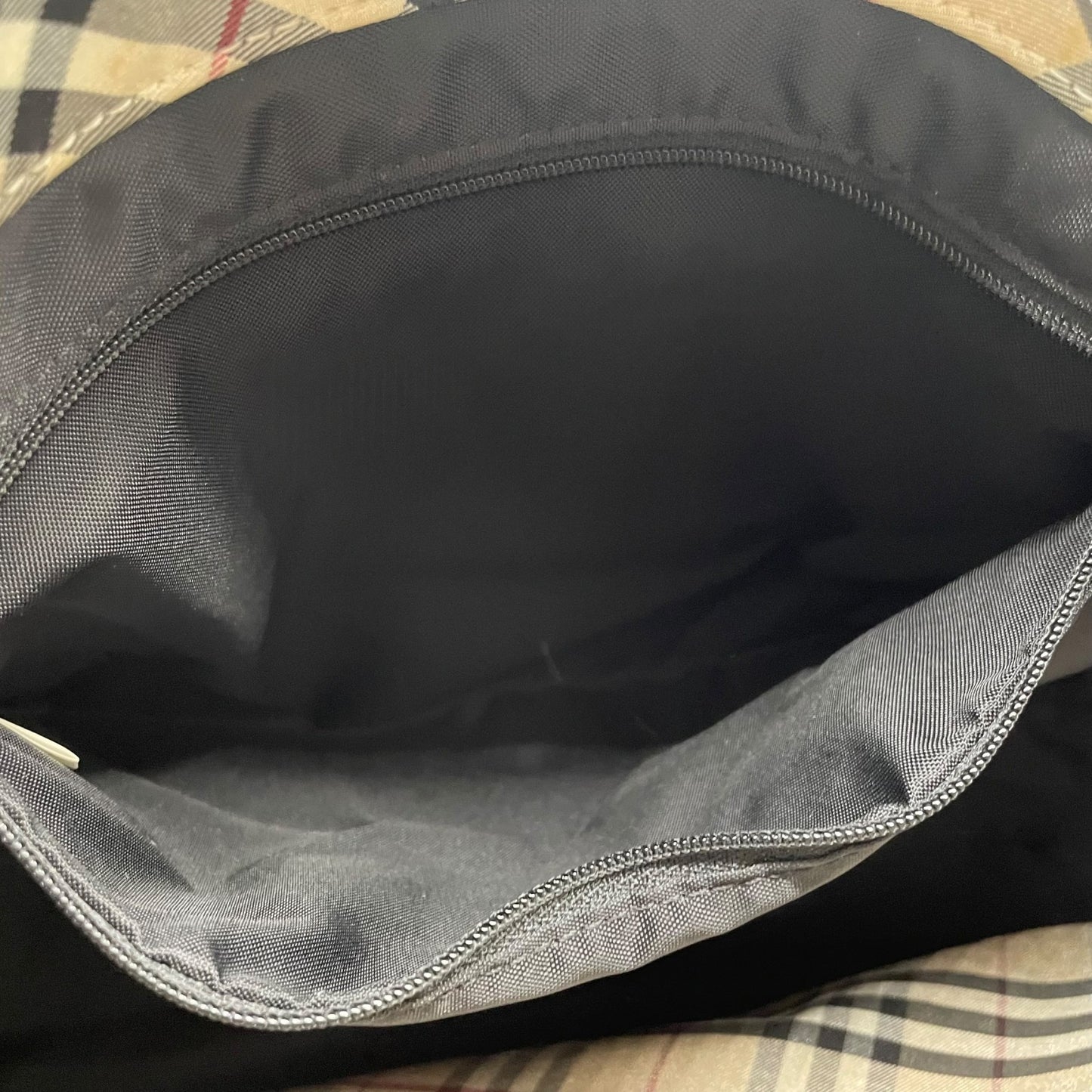 BURBERRY BLUE LABEL バーバリーブルーレーベル トートバッグ ブラック ナイロン 内装ノバチェック A4収納可 ハンドバッグ ロゴ シンプル 通勤通学にも最適 B5