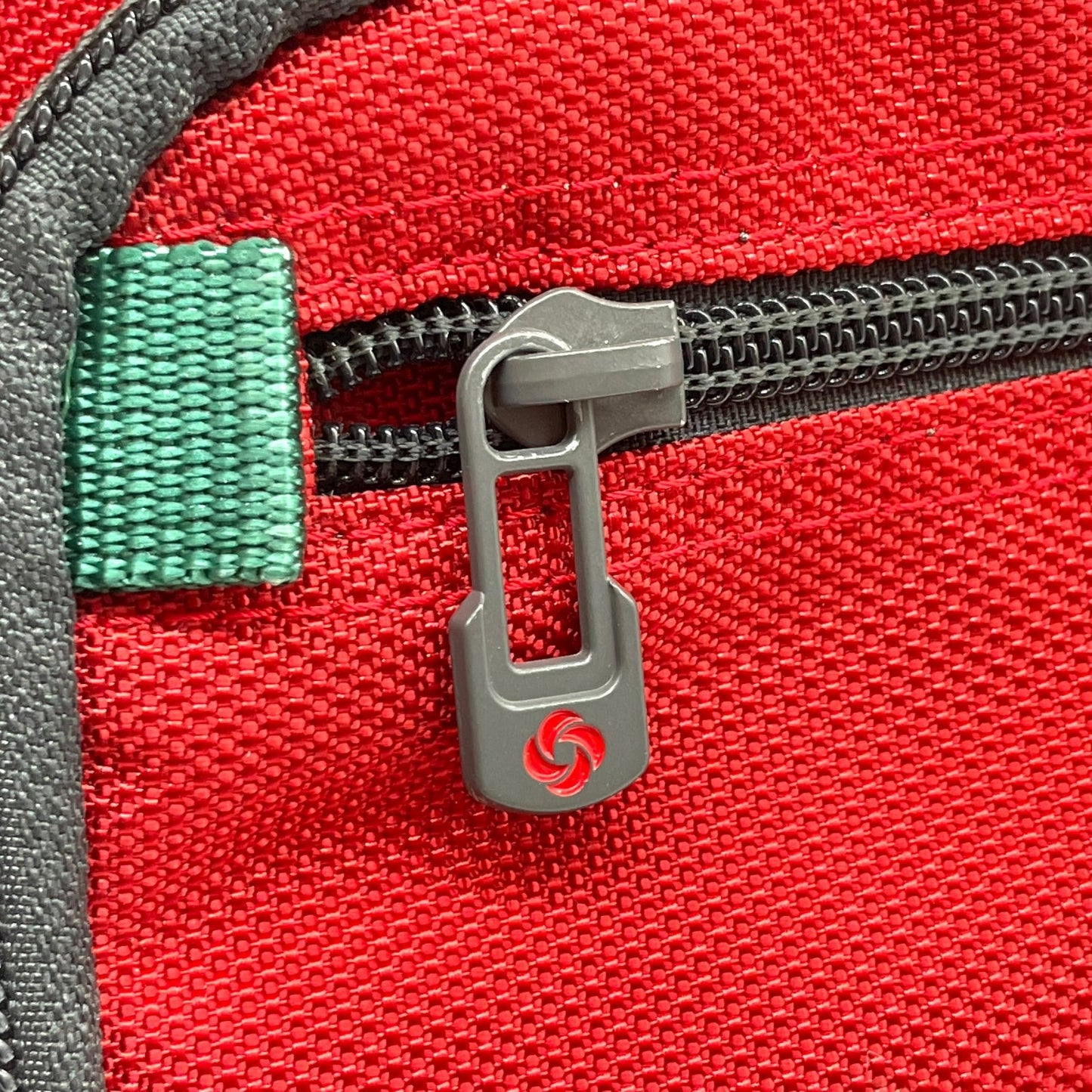 サムソナイト Samsonite ナイロン リュックサック バックパック 赤 レッド 多収納 PC収納可 メンズ レディース ユニセックス S83