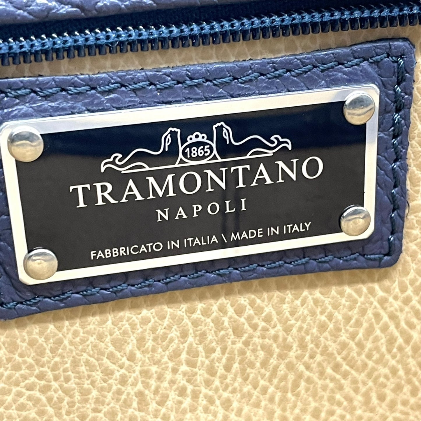 美品 トラモンターノ TRAMONTANO クラッチバッグ セカンドバッグ 紺 ネイビー レザー シボ革 シルバー金具 ストラップ付 メンズ S21