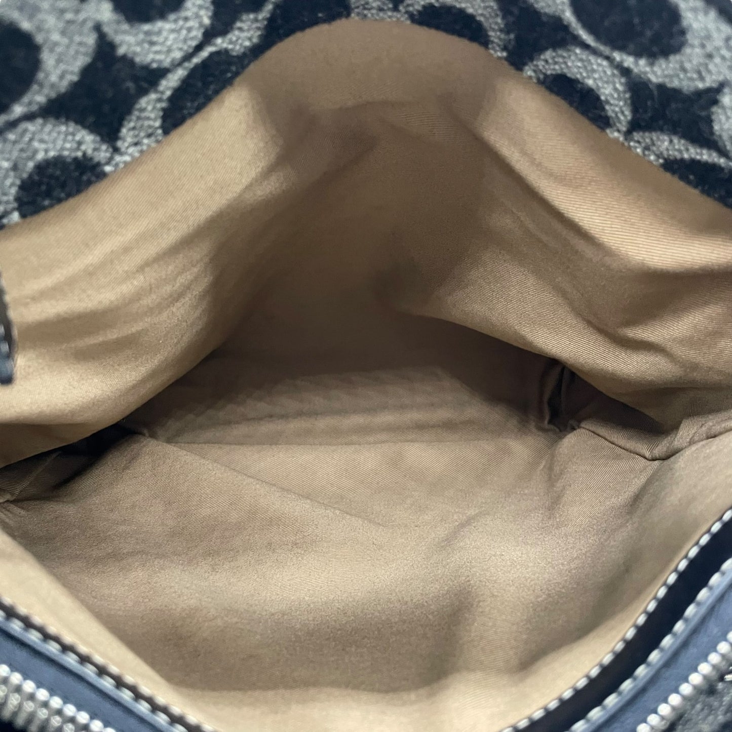 美品 COACH コーチ シグネチャー トートバッグ ハンドバッグ 黒 ブラック グレー ウール レザー シルバー金具 ロゴ ファスナー開閉 レディース S11