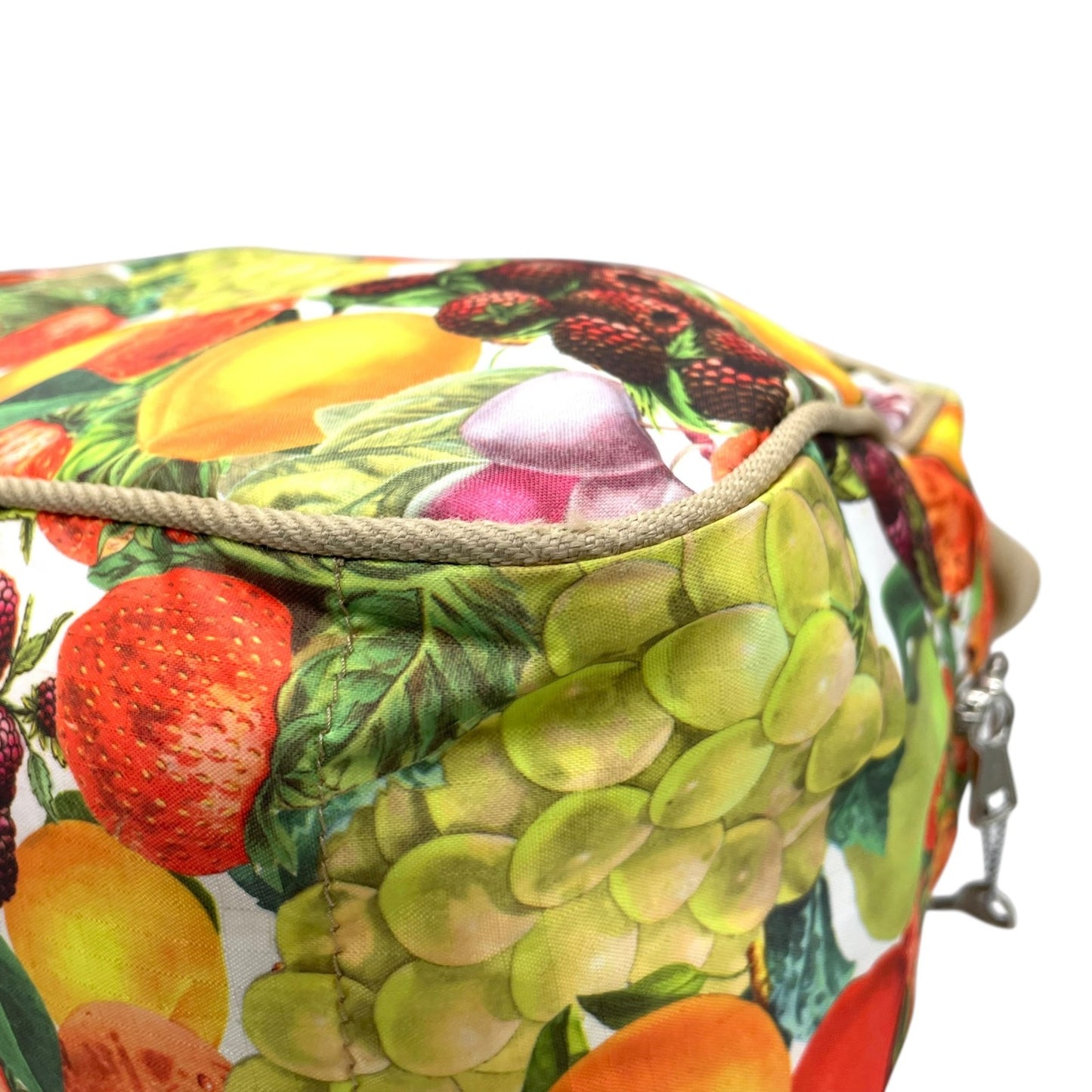 未使用級 LeSportsac レスポートサック ボストンバッグ ナイロン マルチカラー ベージュ 果物 フルーツ柄 総柄 シルバー金具 ロゴ 肩掛け可 レディース S91