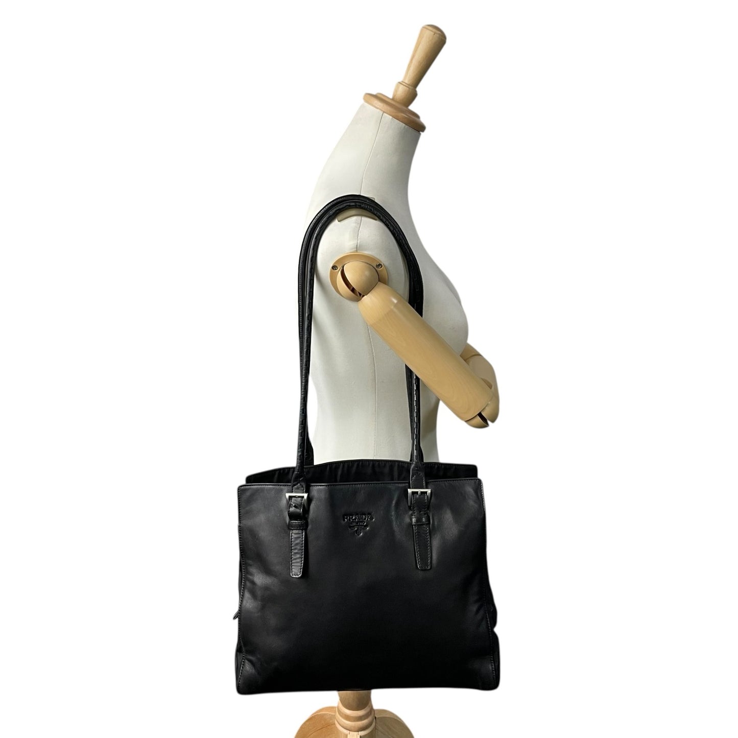 PRADA プラダ トートバッグ ワンショルダーバッグ 黒 ブラック NERO オールレザー シルバー金具 B5339 型押しロゴ 肩掛け可 ファスナー開閉 レディース D7