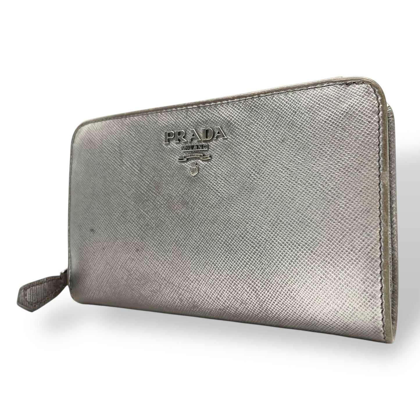 PRADA プラダ 二つ折り財布 コンパクトウォレット メタリックシルバー サフィアーノレザー ロゴ シルバー金具 L字ファスナー レディース W3