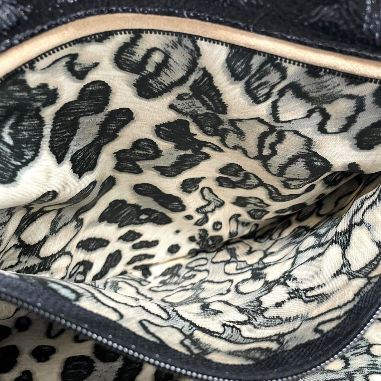 LONGCHAMP ロンシャン パテントレザー ハンドバッグ ブラック シルバー金具 エンボスホース ロゴ入り フロントジップ フランス製 A5