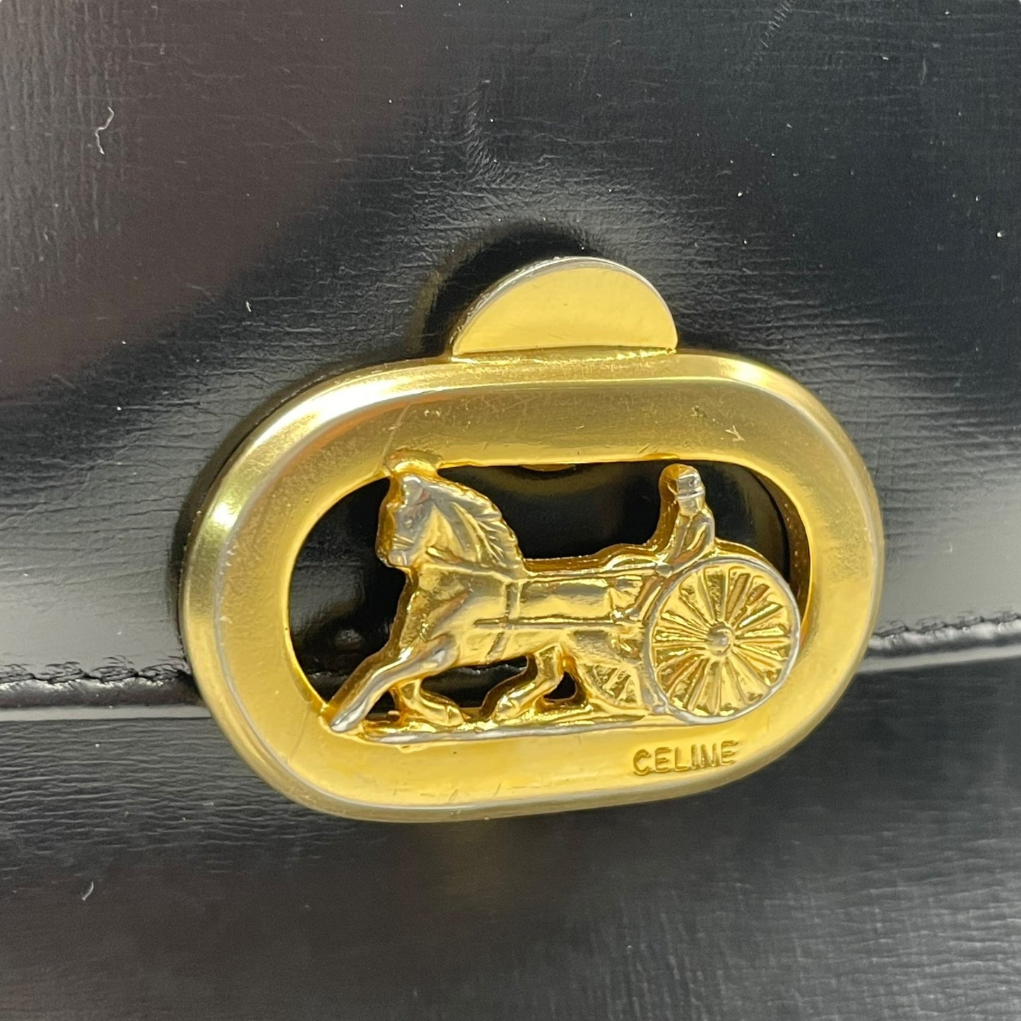 美品 CELINE セリーヌ ショルダーバッグ 黒 ブラック レザー 馬車金具 ゴールド金具 ホースキャリッジ サルキー ヴィンテージ レディース オールドセリーヌ 斜め掛け可 フラップ開閉 C1