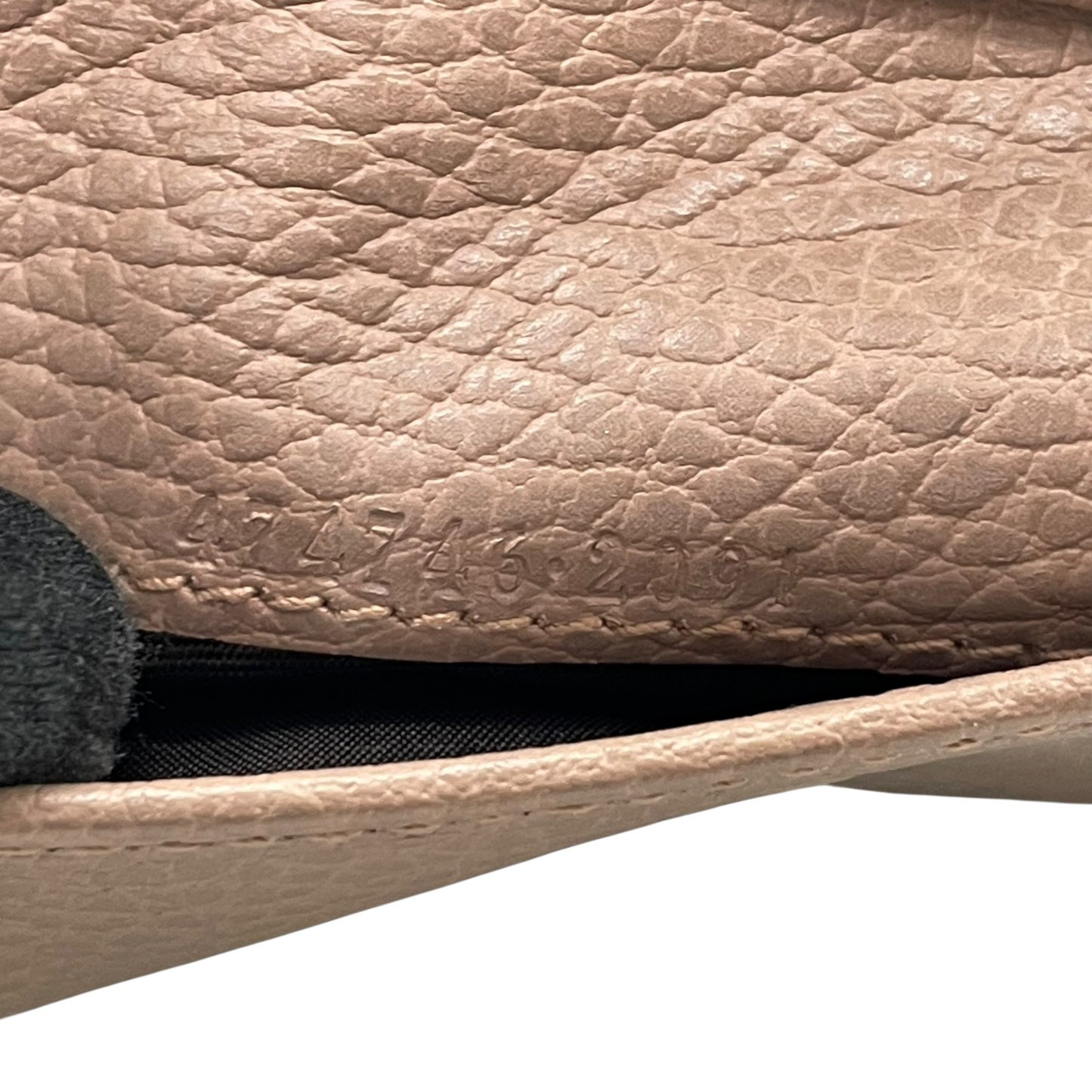 GUCCI グッチ GGマーモント 三つ折り財布 474746 ピンクベージュ レザー 本革 シボ革 ゴールド金具 レディース W2