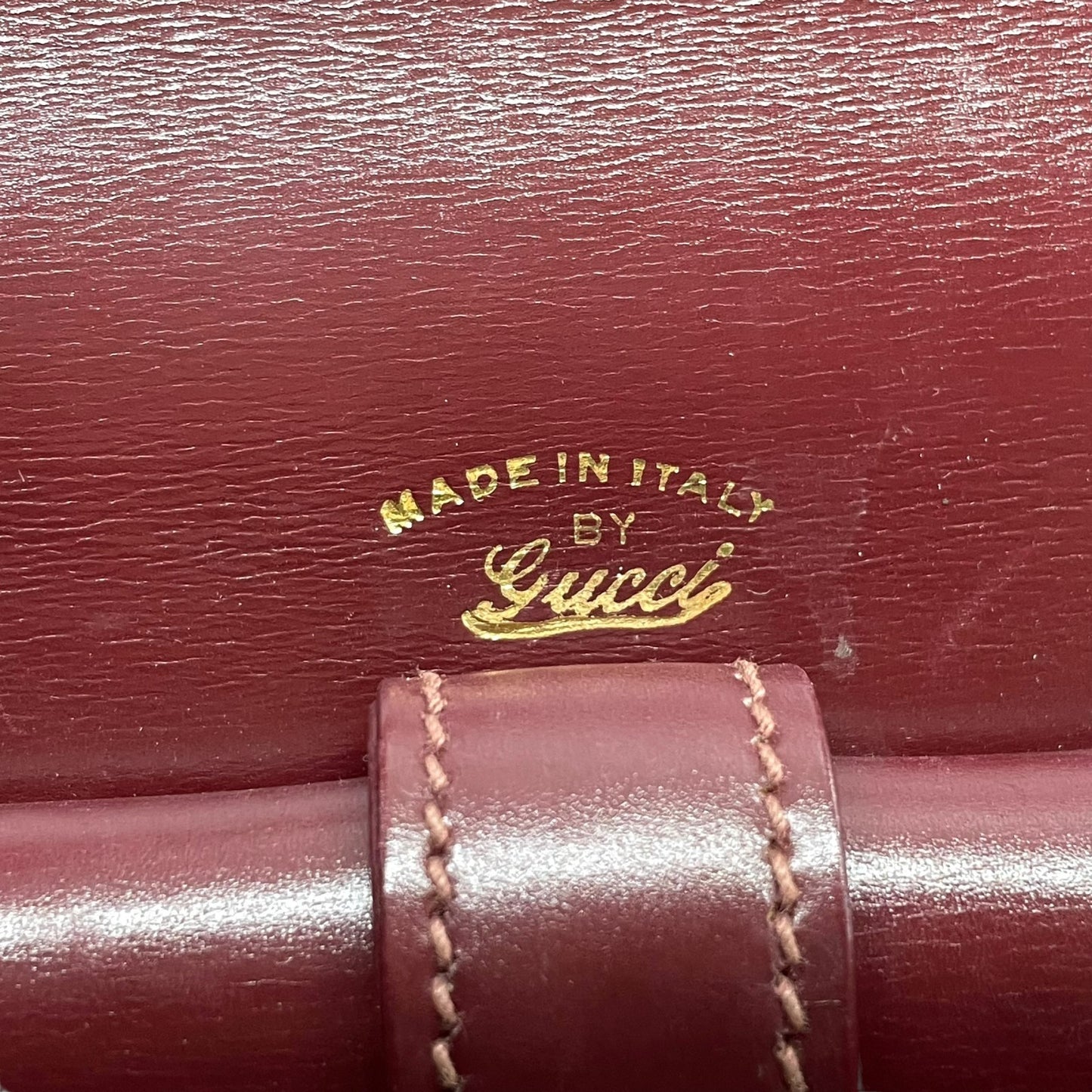 GUCCI グッチ ショルダーバッグ レザー 赤 ボルドー ワインレッド ゴールド金具 肩掛け可 斜め掛け可 ターンロック ヴィンテージ オールドグッチ レディース Z3