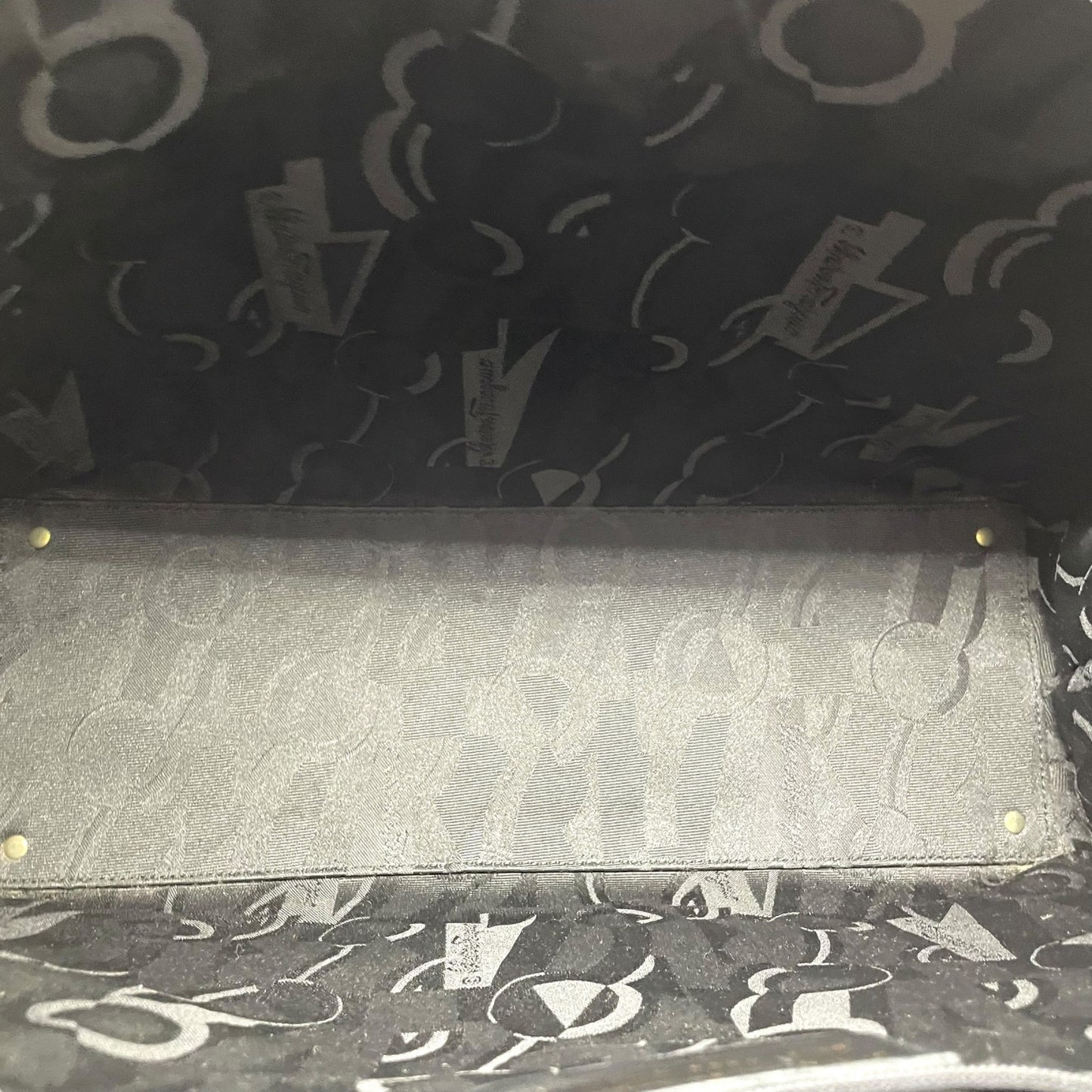 Salvatore Ferragamo フェラガモ ヴァラリボン トートバッグ ワンショルダー レザー トカゲ型押し 黒 ブラック ゴールド金具 肩掛け可 サルヴァトーレフェラガモ レディース E