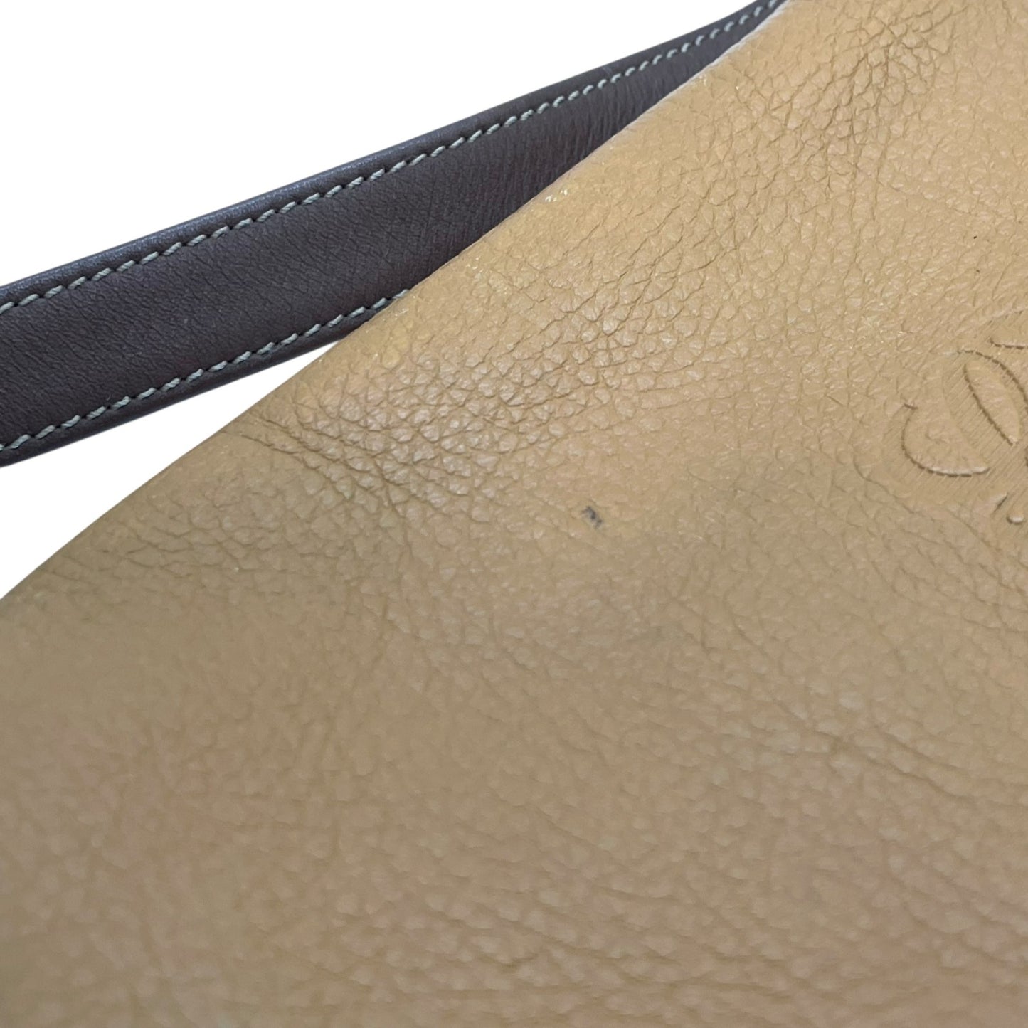 Authentic LOEWE Anagram Leather Shoulder Bag Camel Brown Embossed Logo Crossbody Vintage Archive Women