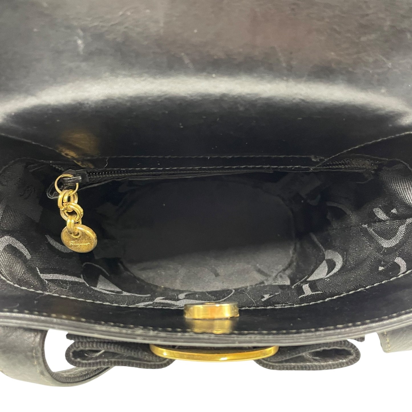 Salvatore Ferragamo サルヴァトーレ フェラガモ BA216161 ハンドバッグ ヴァラリボン 黒 ブラック レザー ゴールド金具 バケツ型 ヴィンテージ レディース B4