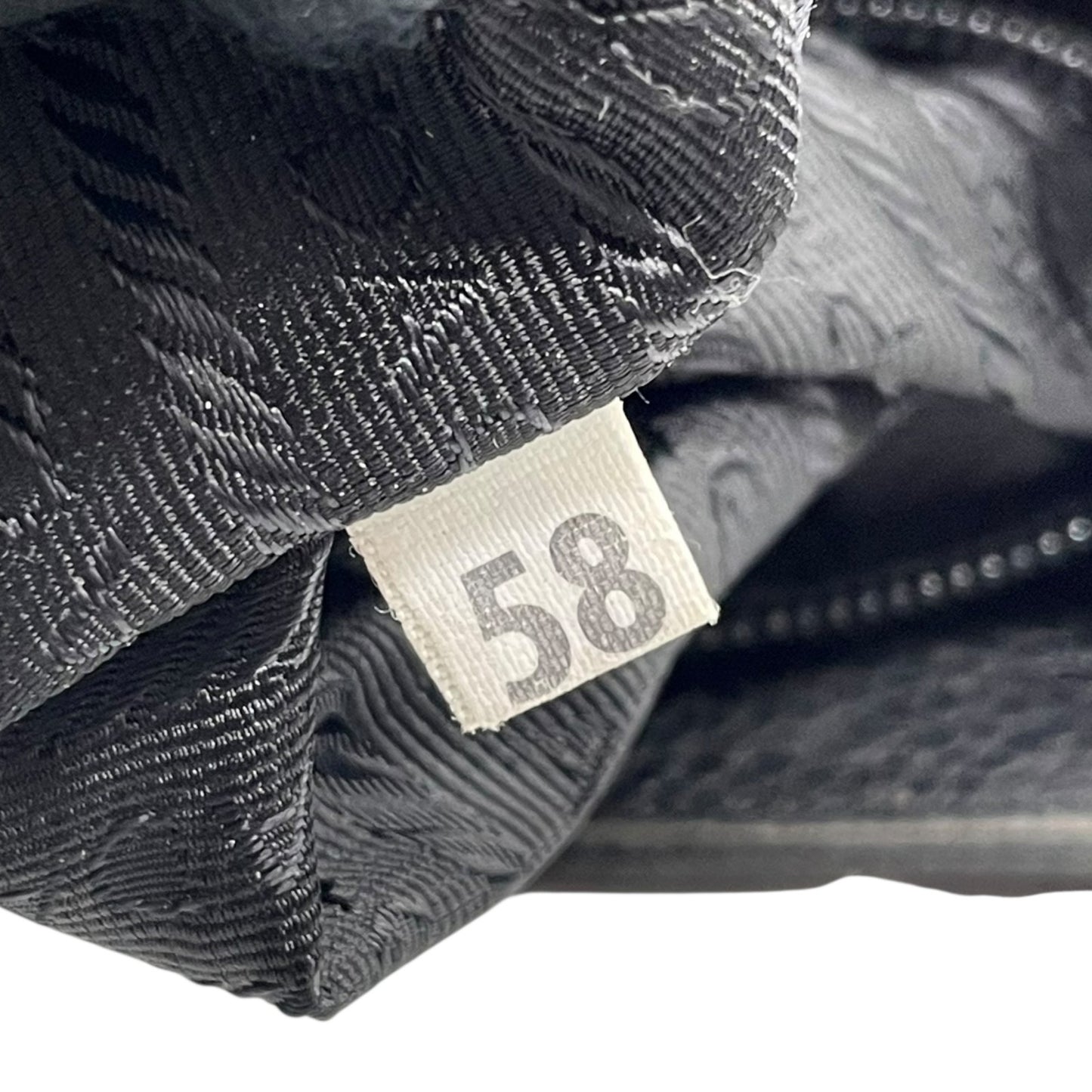 PRADA プラダ ショルダーバッグ ナイロン レザー 黒 ブラック NERO 三角プレートロゴ トライアングルロゴ シルバー金具 斜め掛け可 メンズ レディース K13