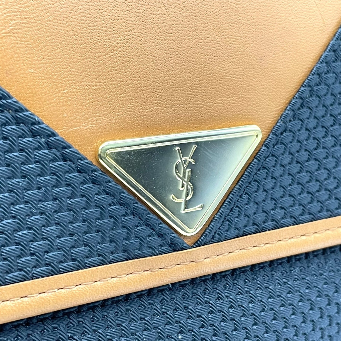 美品 Yves Saint Laurent イヴ サンローラン クラッチバッグ YSLロゴ 紺 ネイビー キャメル ブラウン PVC レザー ゴールド金具 ファスナー開閉 フラップ メンズ レディース ヴィンテージ B3