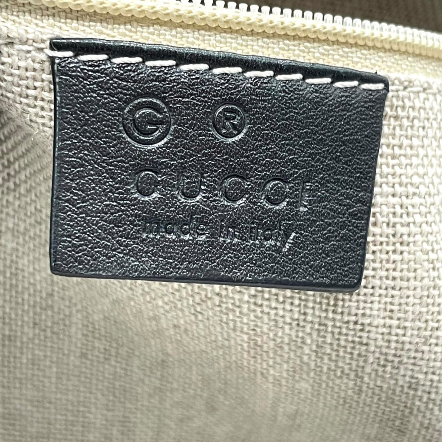 美品 GUCCI グッチ マイクログッチシマ トートバッグ 449648 黒 ブラック レザー ゴールド金具 肩掛け可 A4収納可 メンズ レディース E