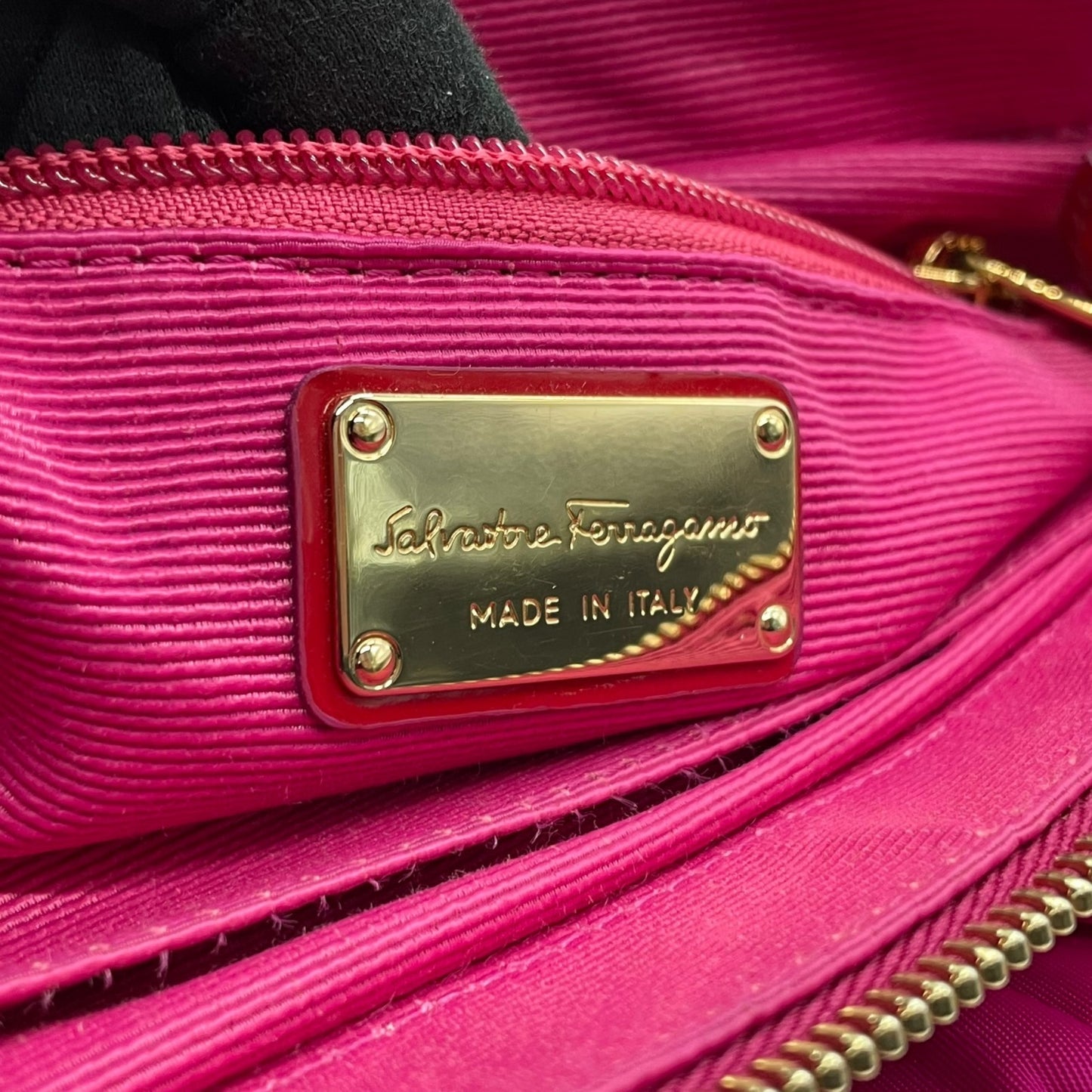 極美品 希少 Salvatore Ferragamo フェラガモ ヴァラリボン 2WAY ショルダー ピンク レッド ナイロン パテント ハンドバッグ クロスボディ ゴールド金具 レディース K1