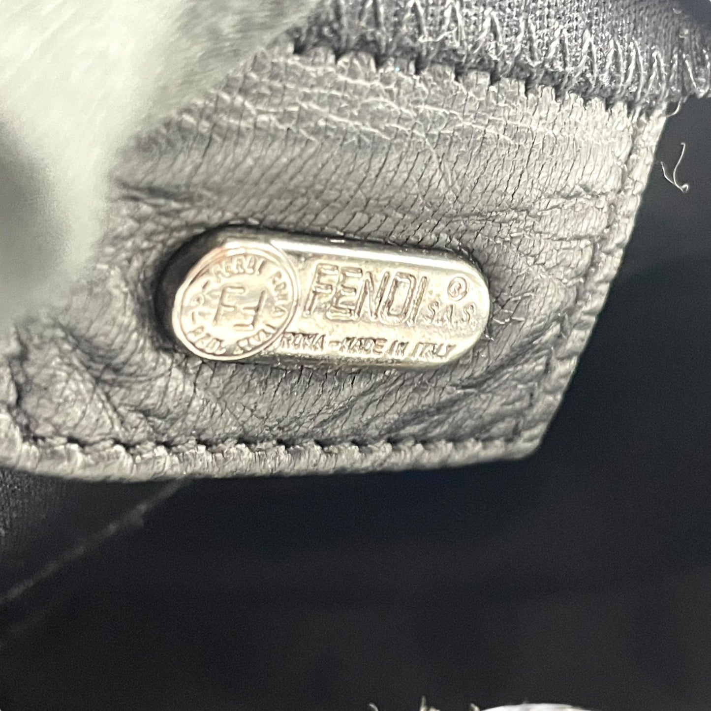 フェンディ FENDI マンマバケット ヴィンテージ ショルダーバッグ 黒 ブラック FFロゴ シルバー金具 K13