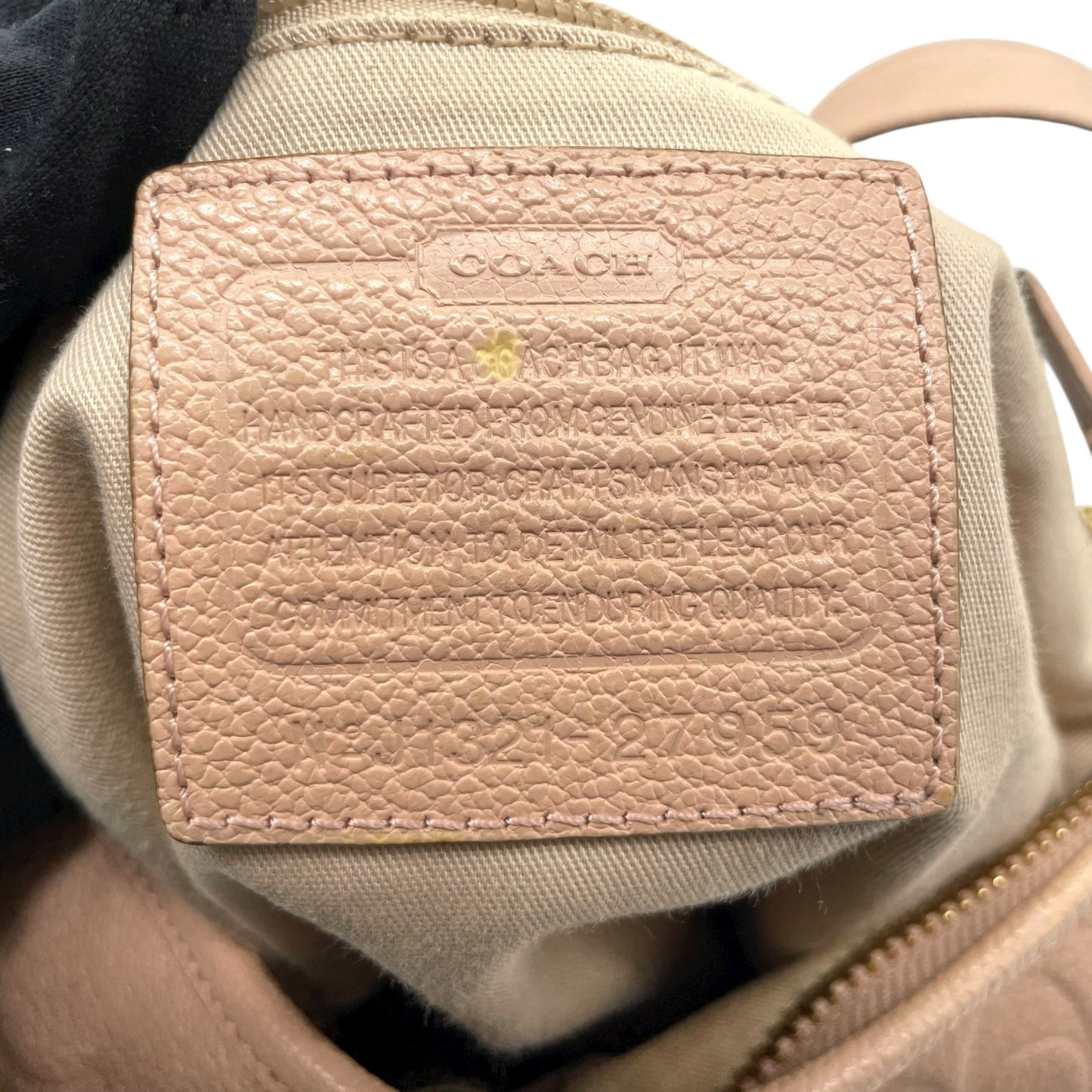 コーチ COACH ショルダーバッグ シグネチャー型押しレザー タッセル付き ベージュ ホーボー トート T3