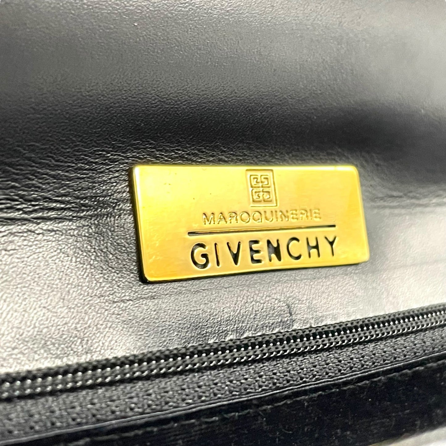 美品 ジバンシィ GIVENCHY ハンドバッグ レザー 黒 ブラック 金金具 ゴールド金具 フォーマル ヴィンテージ ロゴボタン フォーマル A8