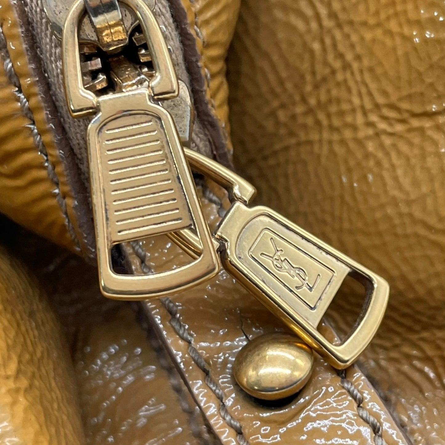 イヴサンローラン YSL ボストンバッグ Yライン パテントレザー ハンドバッグ キャメル ゴールド金具 ロゴ刻印 A2