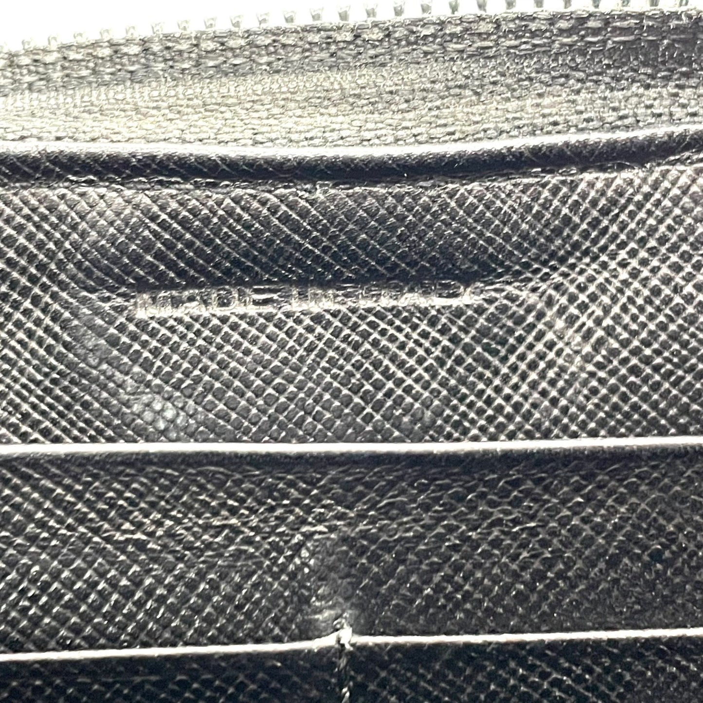 プラダ PRADA 長財布 ブラック 黒 NERO ナイロン レザー ラウンドファスナー 三角ロゴプレート トライアングルロゴ シルバー金具 メンズ レディース M1