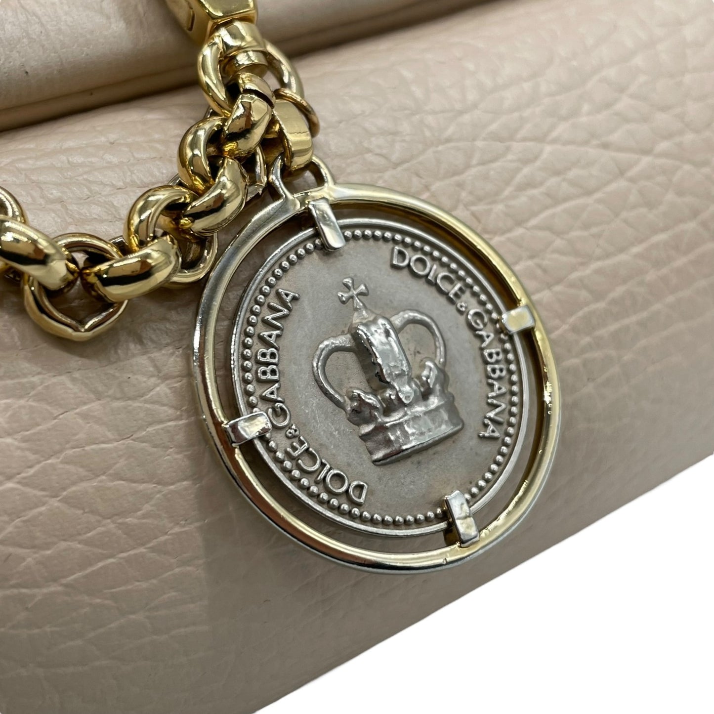 ドルチェ＆ガッバーナ Dolce&Gabbana ハンドバッグ SICILY シシリー ピンクベージュ レザー 肩掛け可 ゴールド金具 メダルタグ D&G ドルガバ ギャランティカード付き レディース D