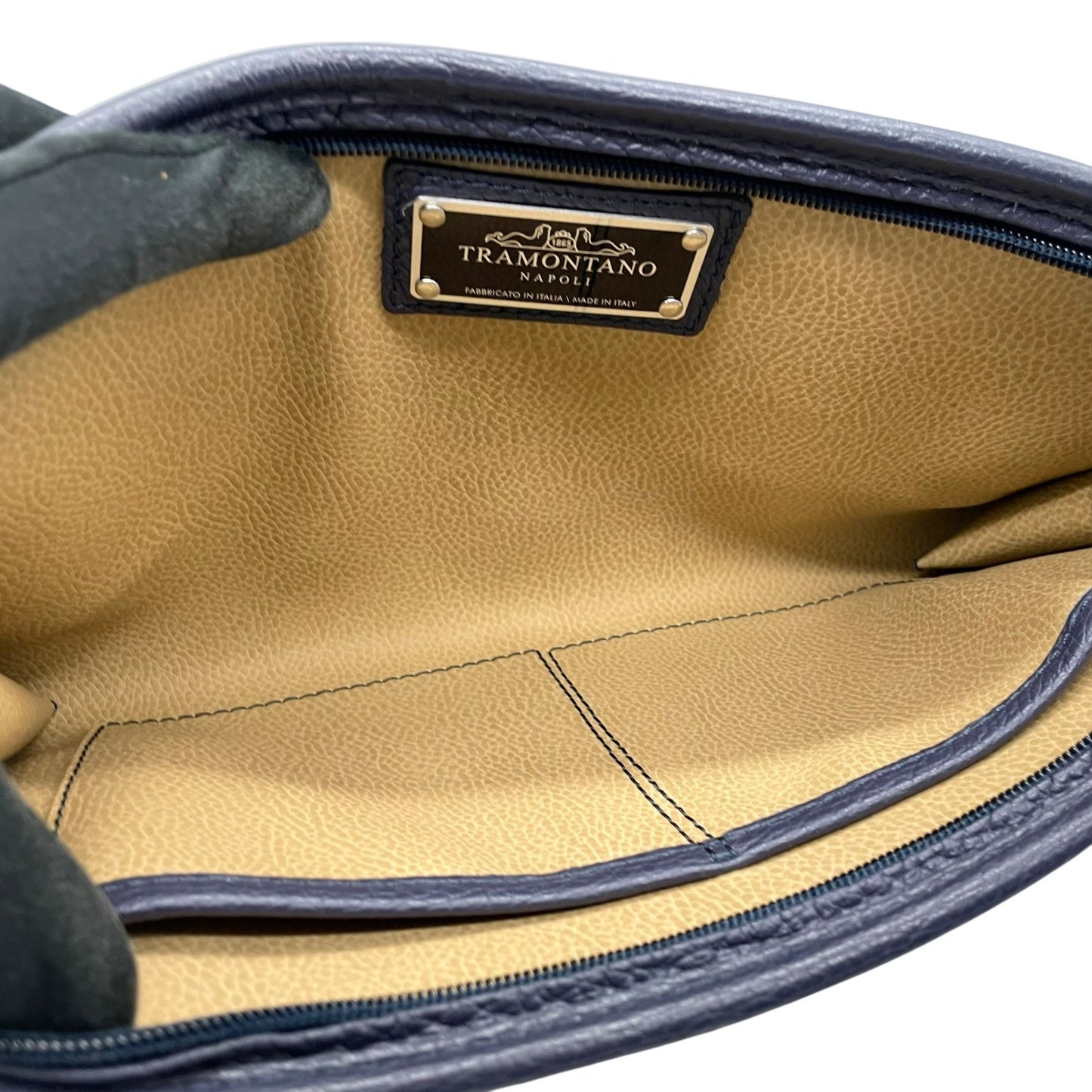 美品 トラモンターノ TRAMONTANO クラッチバッグ セカンドバッグ 紺 ネイビー レザー シボ革 シルバー金具 ストラップ付 メンズ S21
