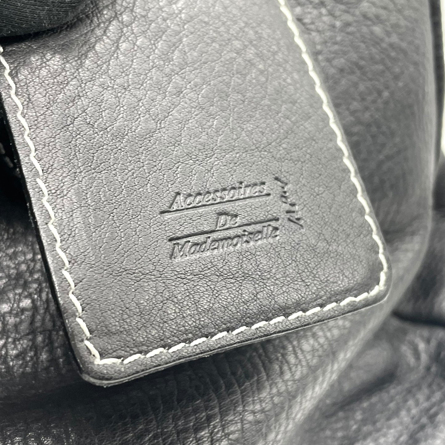 A.D.M.J エーディーエムジェイ トートバッグ レザー 黒 ブラック ホワイトステッチ シュリンクレザー 金金具 ゴールド金具 T3