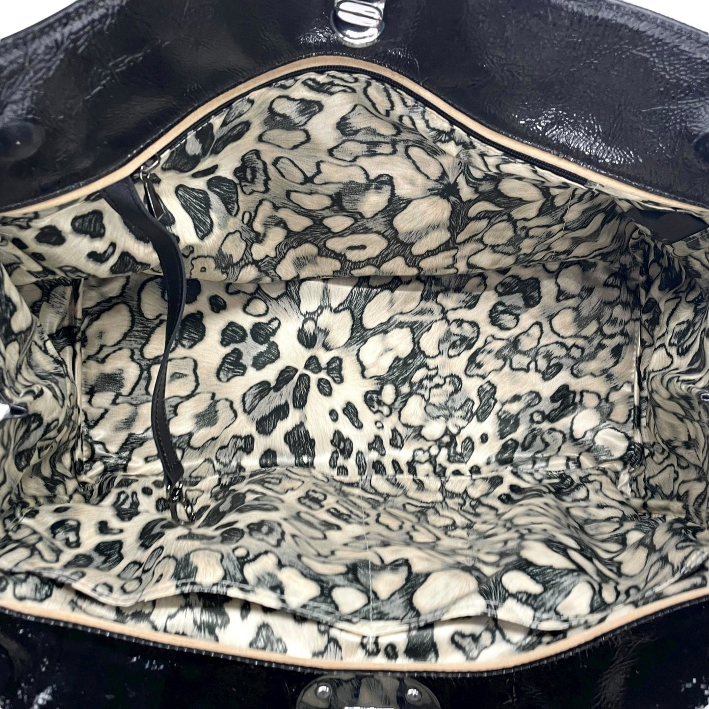 LONGCHAMP ロンシャン パテントレザー ハンドバッグ ブラック シルバー金具 エンボスホース ロゴ入り フロントジップ フランス製 A5