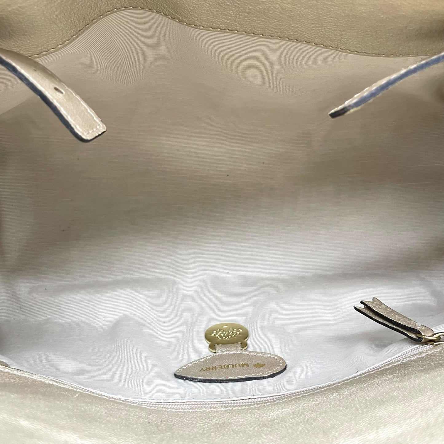 美品 マルベリー mulberry ベイズウォーター ハンドバッグ レザー 本革 ゴールドカラー ベージュ ゴールド金具 レディース フラップ ターンロック クラシック 通勤 通学 K12