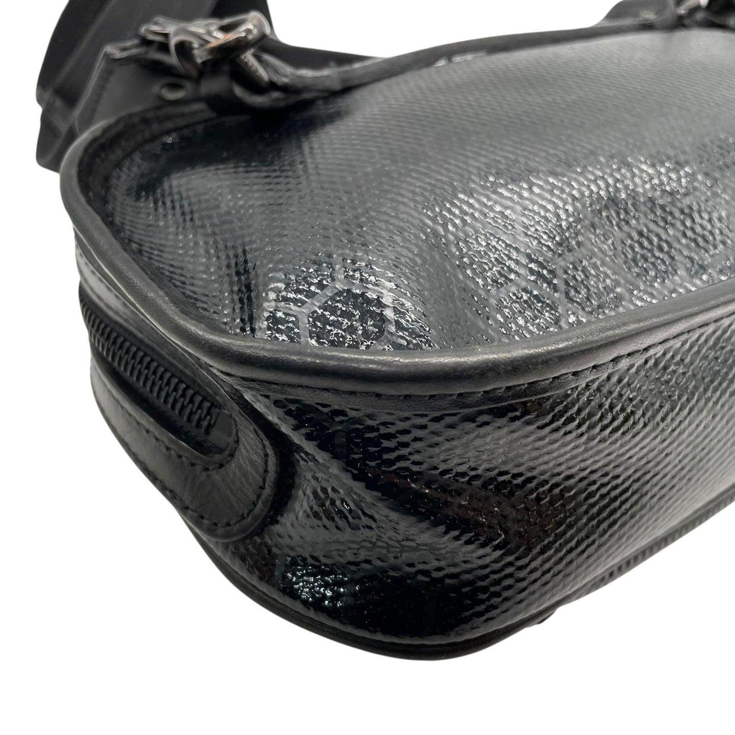 美品 aniary アニアリ ショルダーバッグ カメラバッグ 黒 ブラック パテントレザー ブラック金具 斜め掛け可 クロシェット メンズ レディース Q