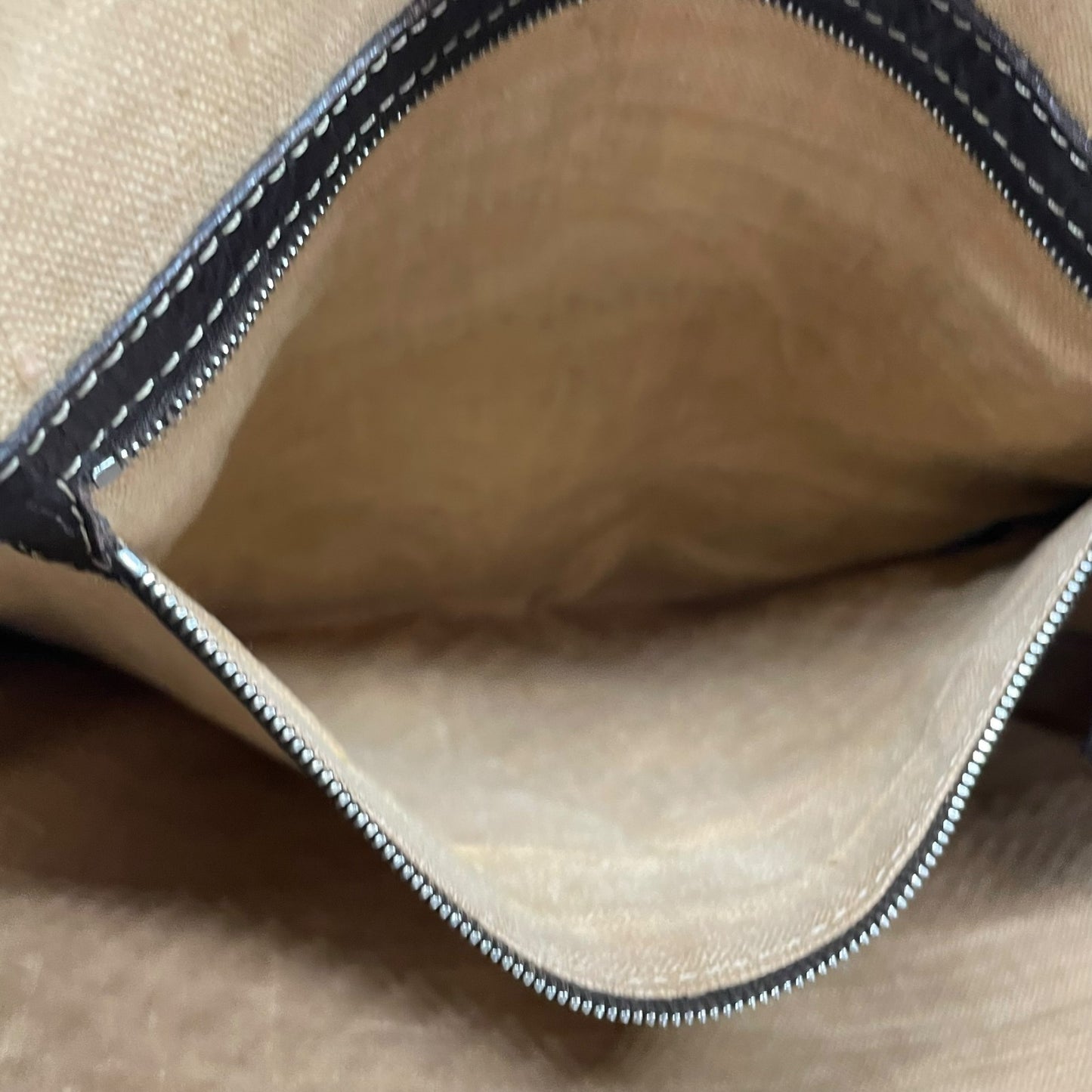 美品 FENDI フェンディ セレリア ショルダーバッグ ステッチ レザー 茶 ブラウン シルバー金具 斜め掛け可 ロゴストラップ ヴィンテージ レディース K3