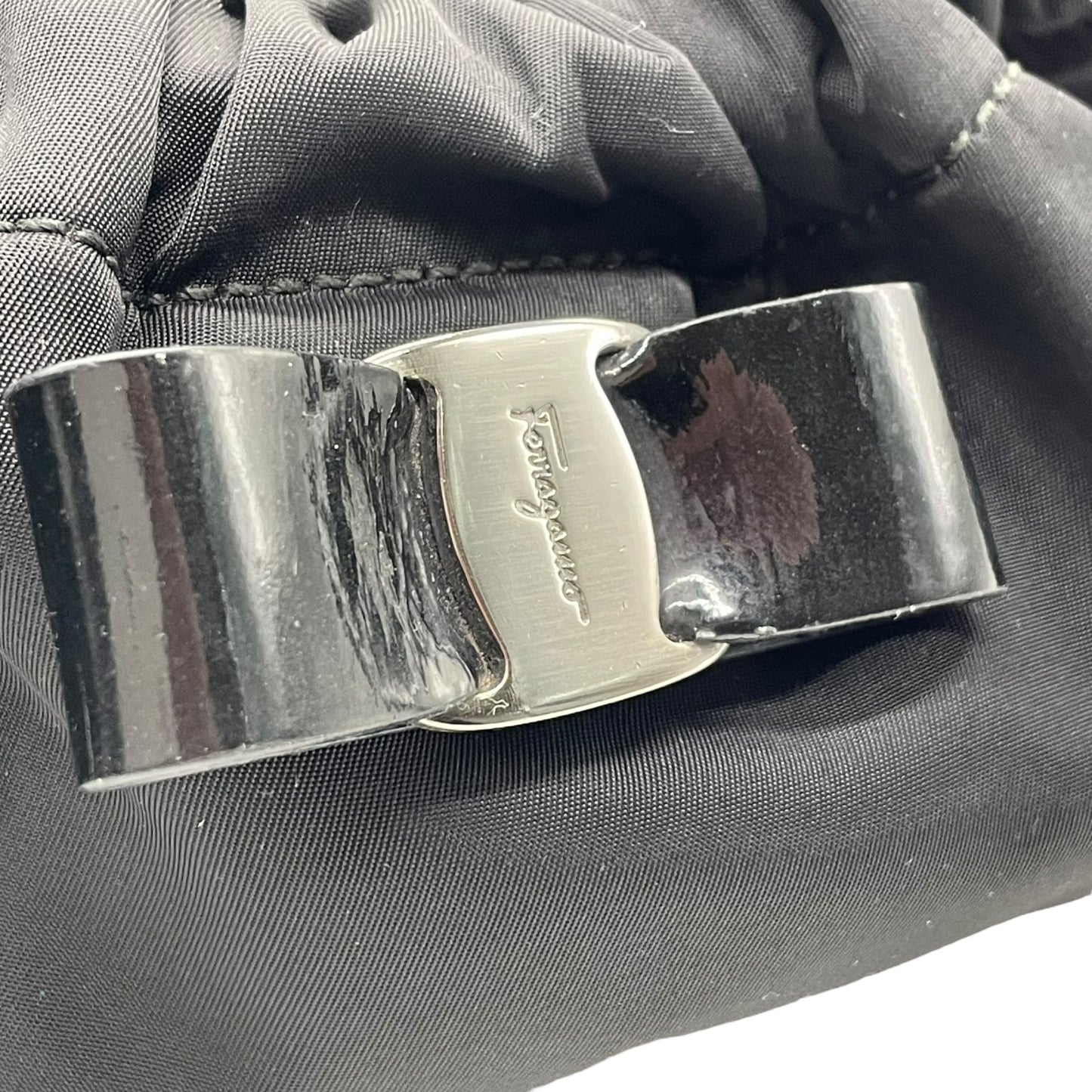 Salvatore Ferragamo サルヴァトーレ フェラガモ ヴァラ リボン トートバッグ ショルダーバッグ ナイロン パテントレザー ブラック 黒 ワンショルダー レディース K9