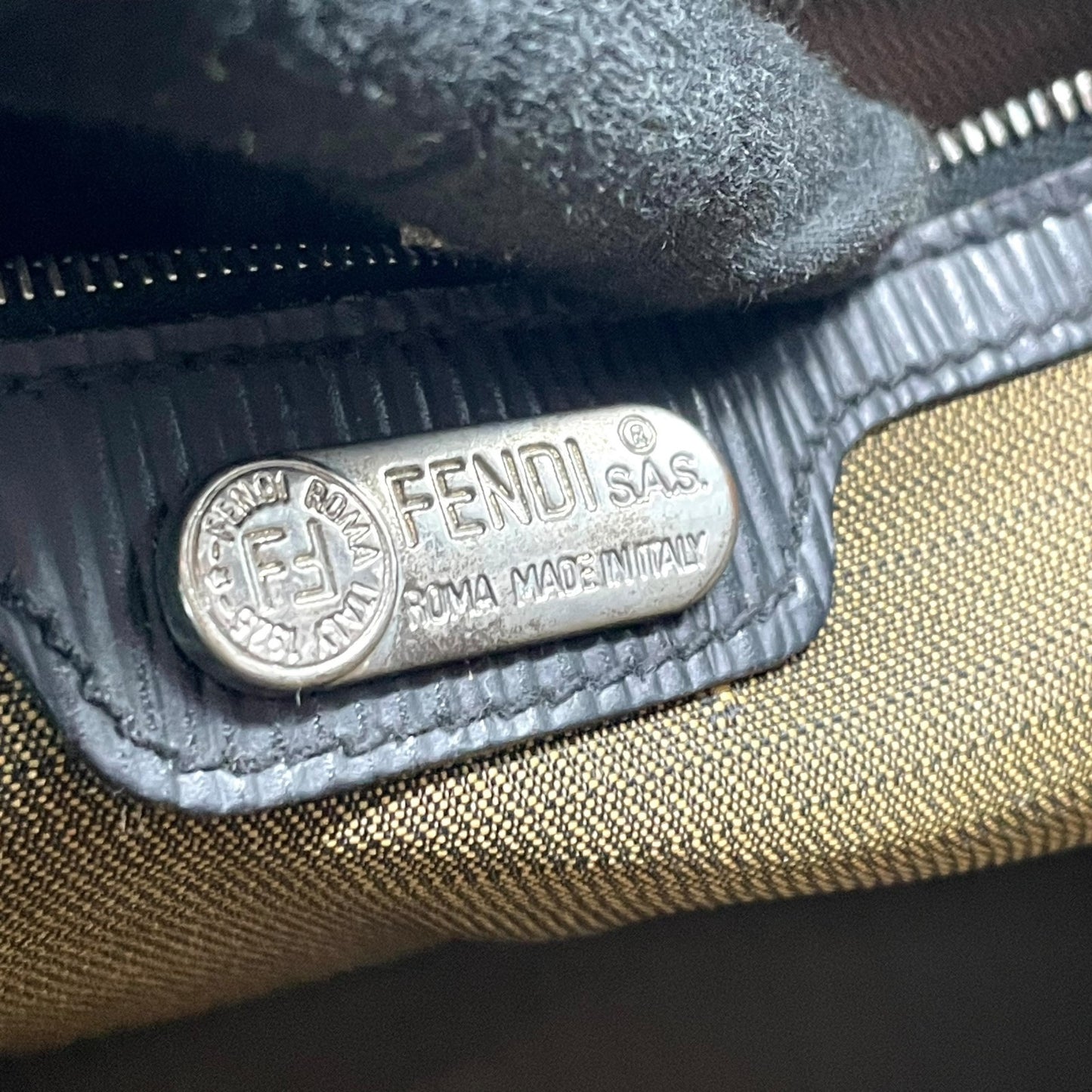 FENDI フェンディ トートバッグ ショルダーバッグ ワンショルダー 黒 ブラック エピレザー ロゴ型押し シルバー金具 FFロゴ 大容量 ヴィンテージ オールド C