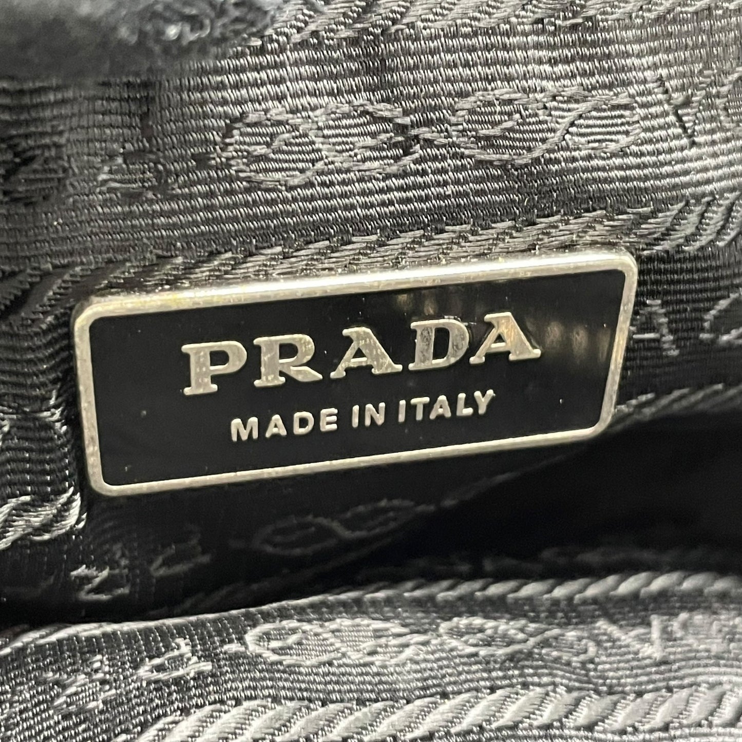 PRADA プラダ ショルダーバッグ ナイロン レザー 黒 ブラック NERO 三角プレートロゴ トライアングルロゴ シルバー金具 斜め掛け可 メンズ レディース K13