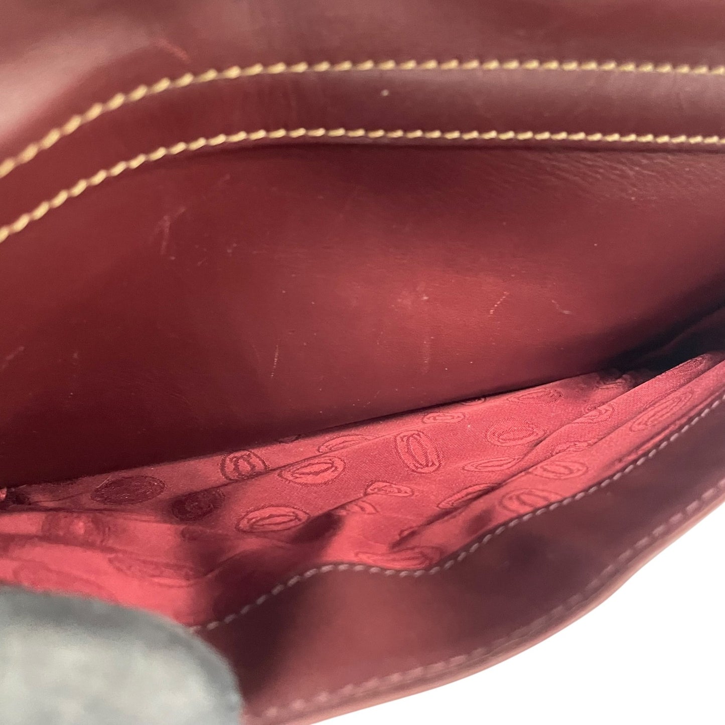 美品 Cartier カルティエ マストライン ショルダーバッグ 赤 ボルドー ワインレッド レザー ゴールド金具 ロゴ 2Cモチーフ カメラバッグ 斜め掛け可 レディース Z1